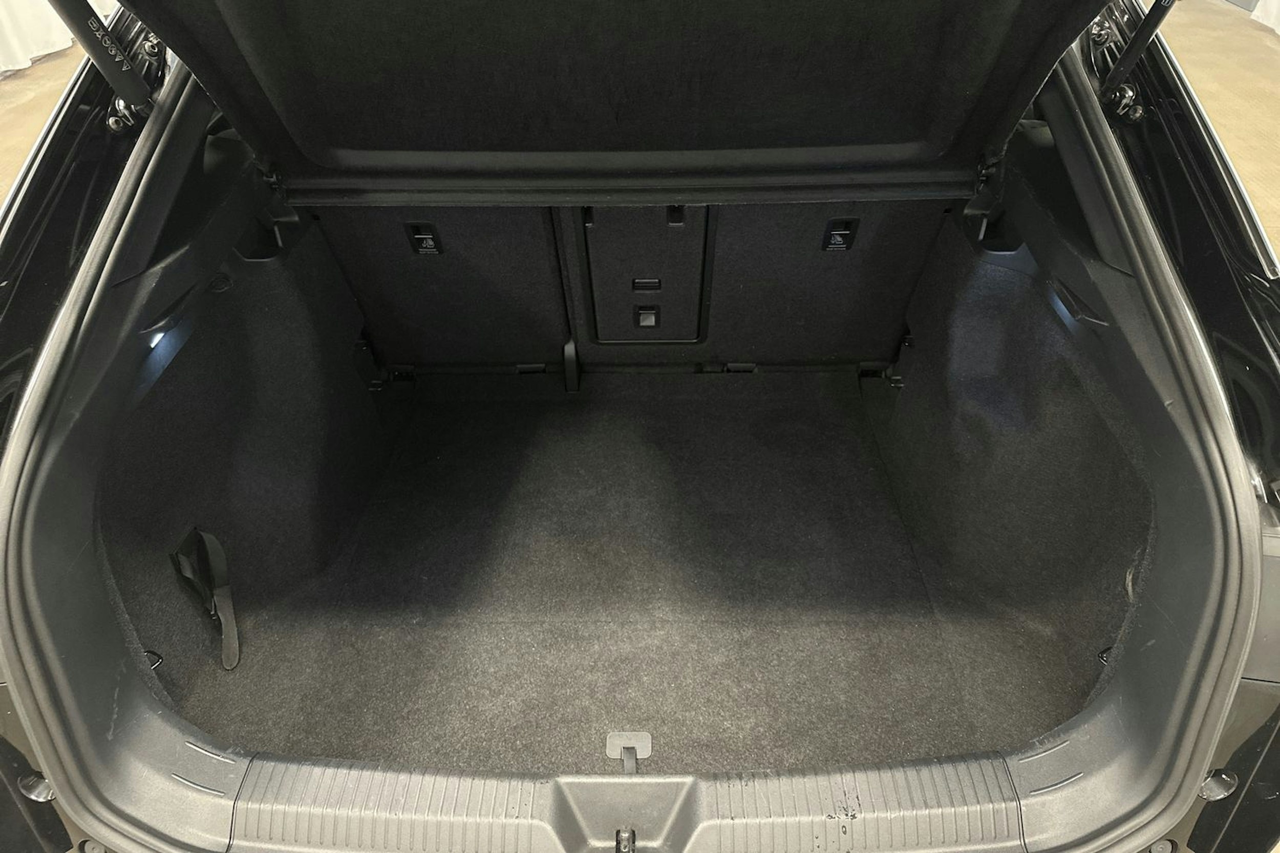 musta Volkswagen ID.5 2023 kuva 14.