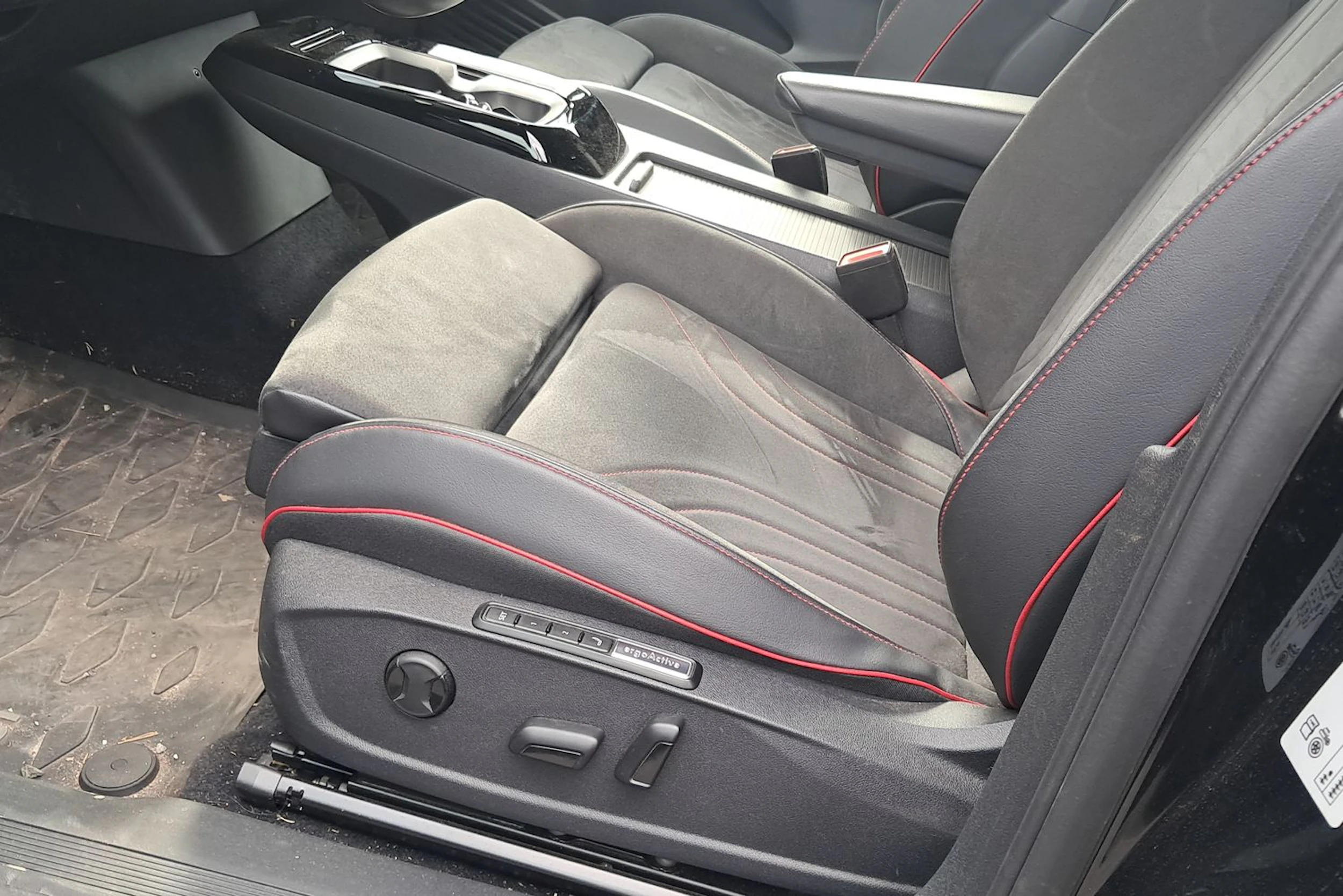 musta Volkswagen ID.5 2023 kuva 4.