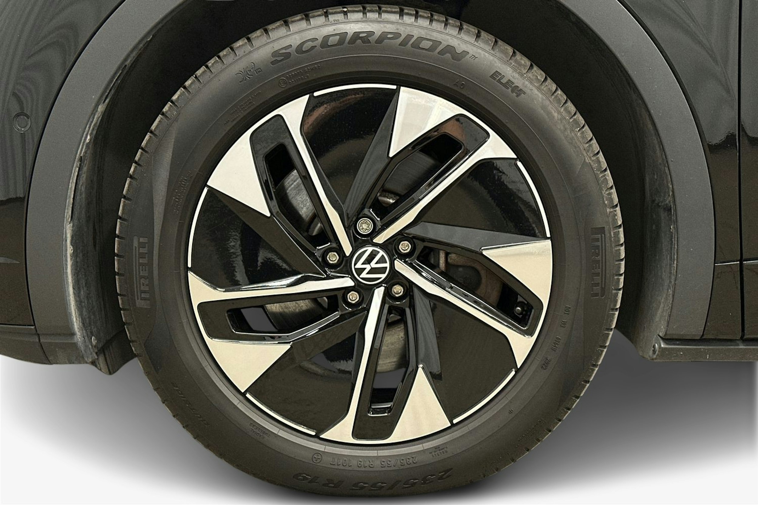 musta Volkswagen ID.5 2023 kuva 11.