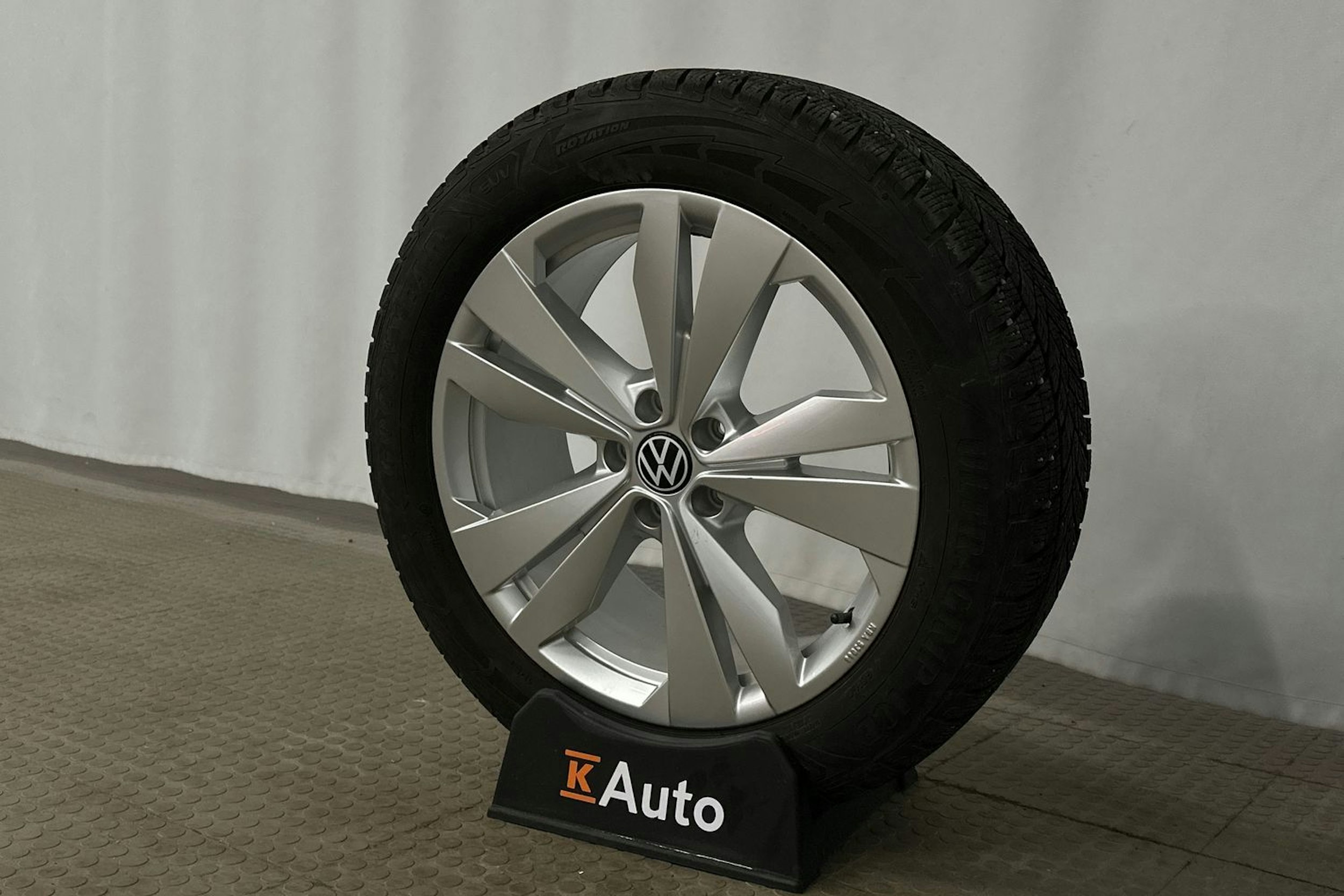 musta Volkswagen ID.5 2023 kuva 13.