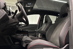 punainen Volkswagen ID.5 2023 kuva 14.