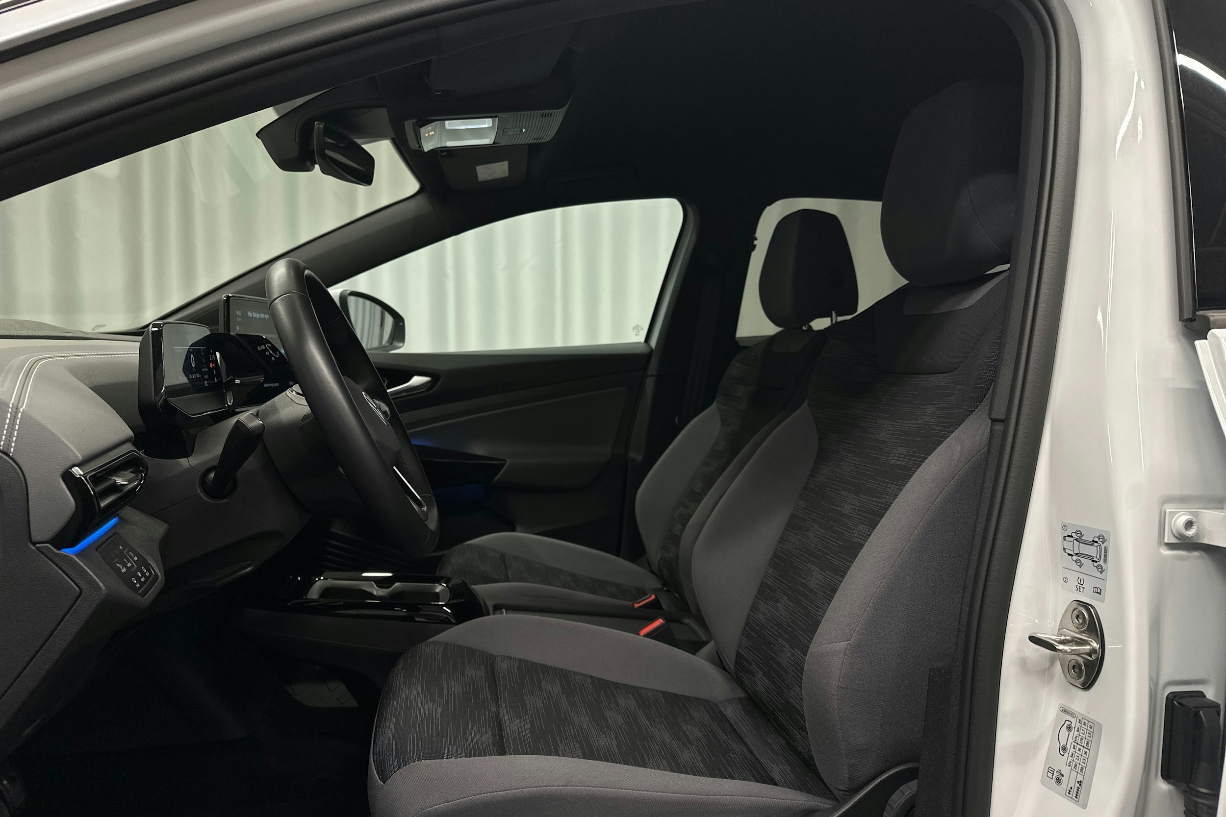 valkoinen Volkswagen ID.5 2023 kuva 15.