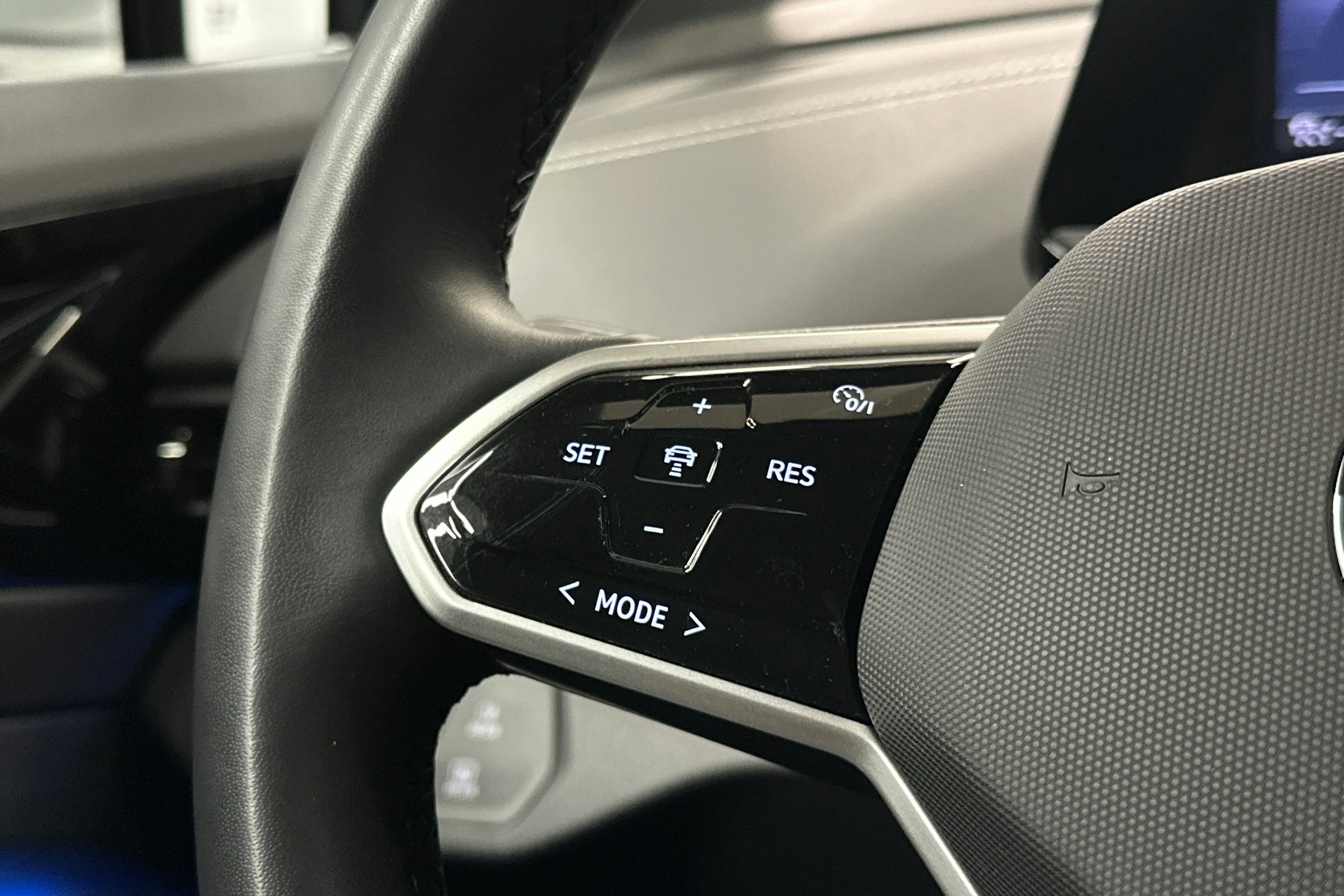 valkoinen Volkswagen ID.5 2023 kuva 18.