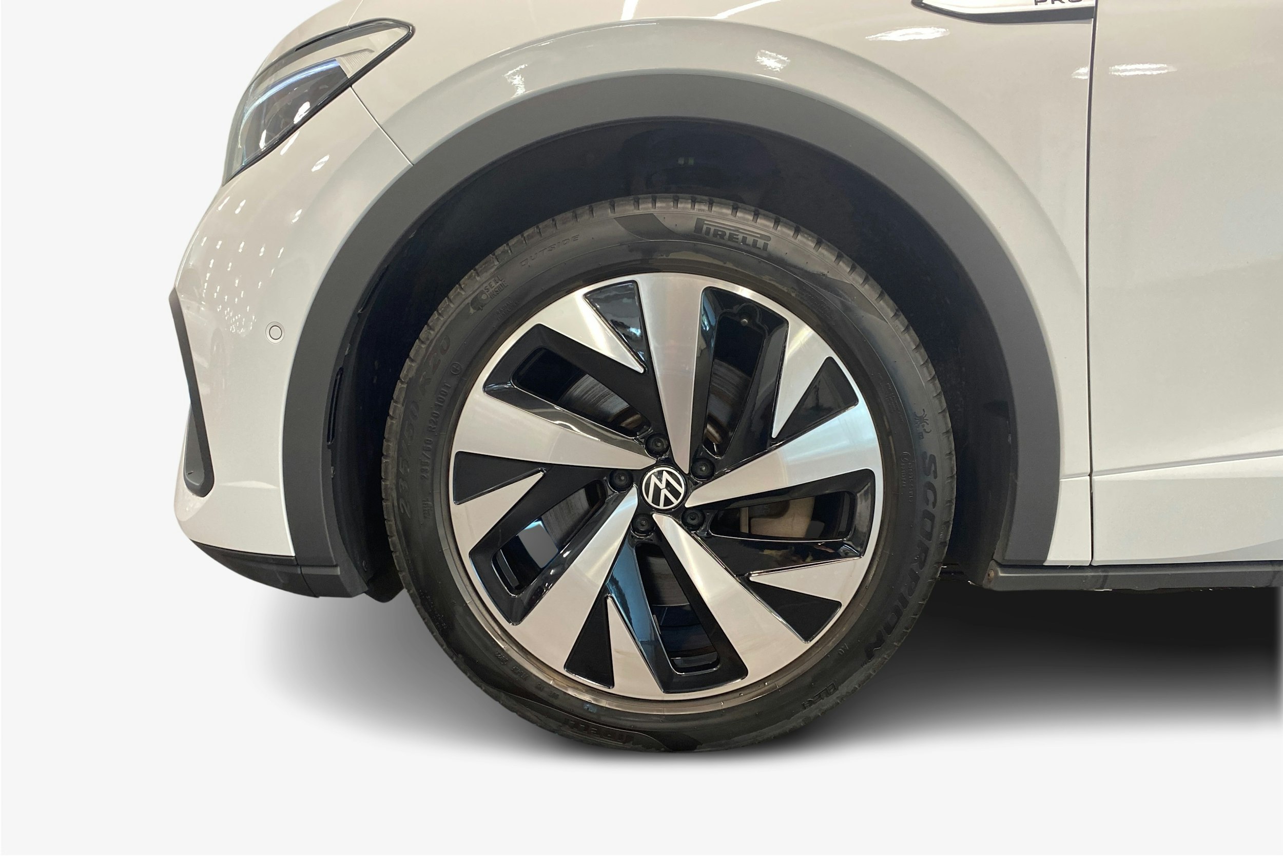 Valkoinen Volkswagen ID.5 2023 kuva 11.