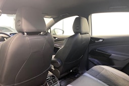 Valkoinen Volkswagen ID.5 2023 kuva 14.