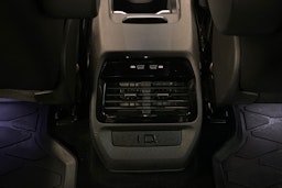 Valkoinen Volkswagen ID.5 2023 kuva 16.