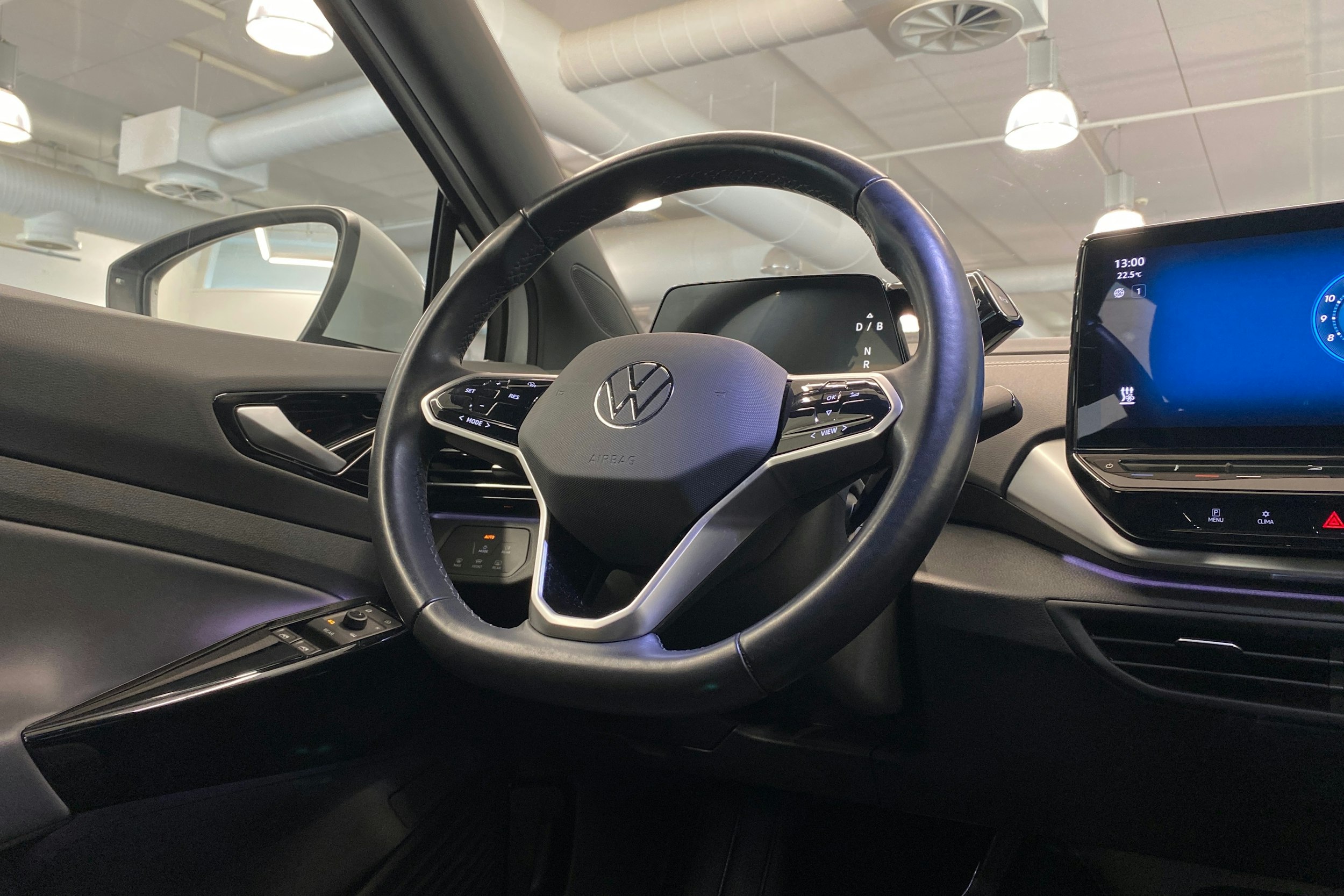 Valkoinen Volkswagen ID.5 2023 kuva 17.