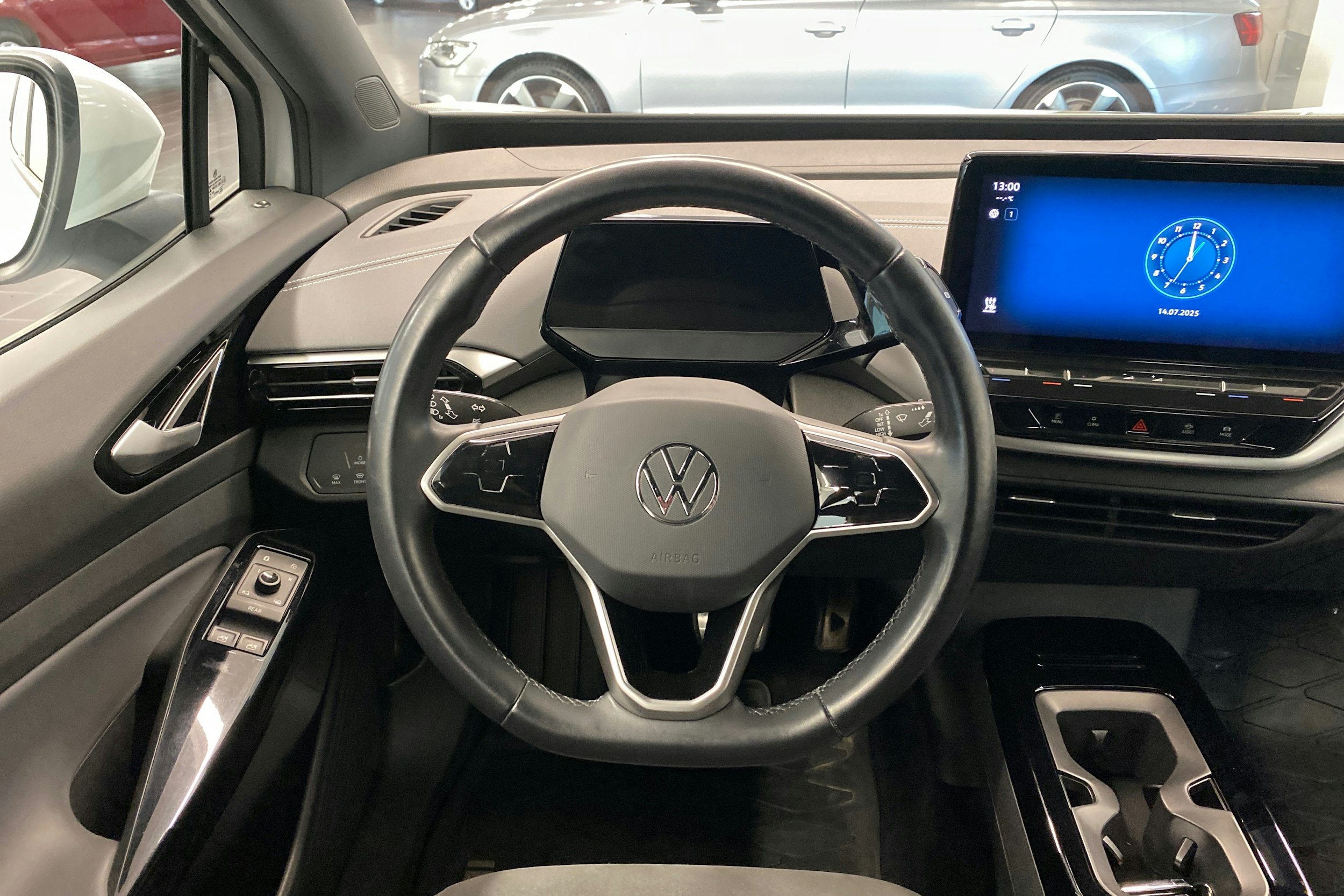 Valkoinen Volkswagen ID.5 2023 kuva 18.