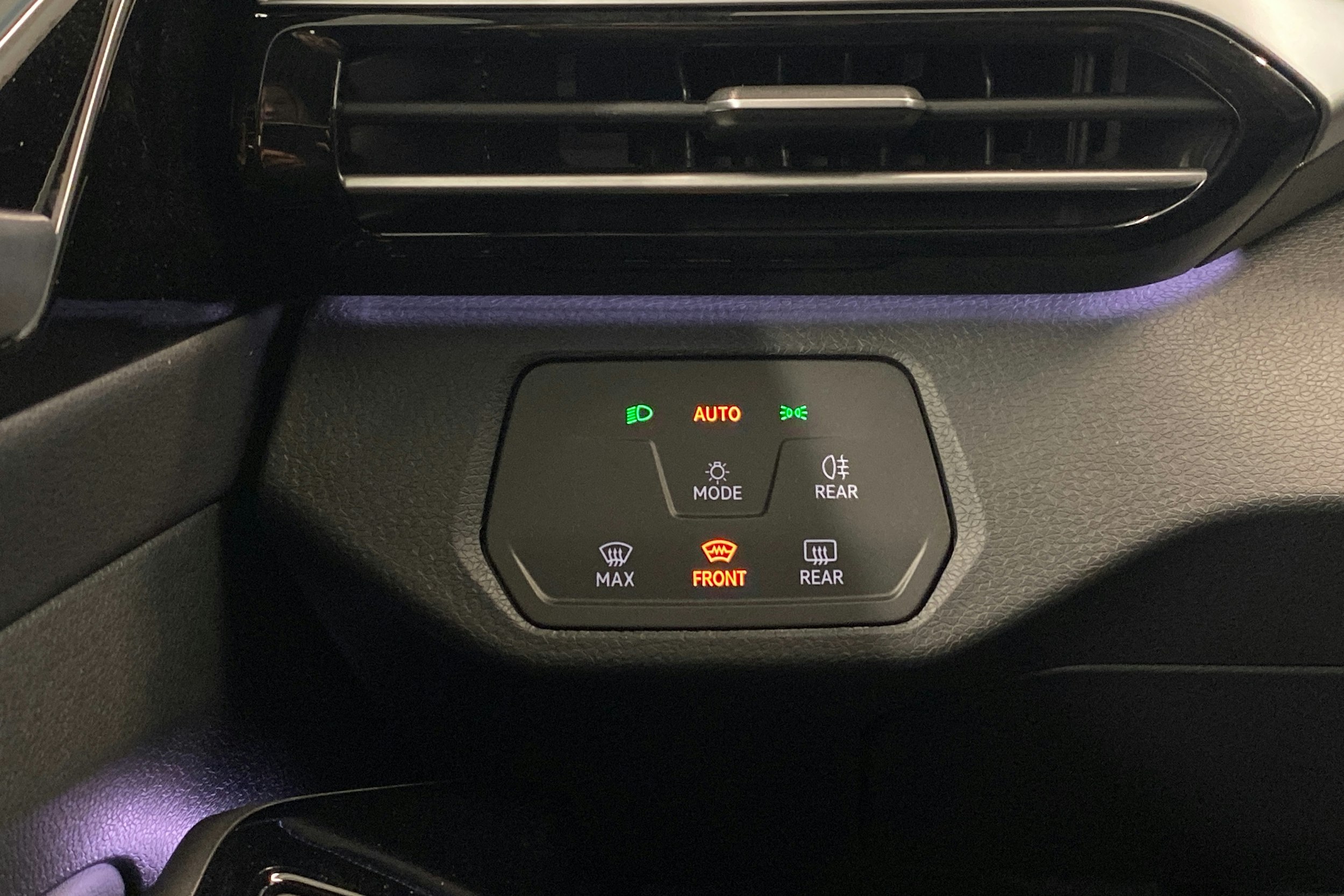Valkoinen Volkswagen ID.5 2023 kuva 22.