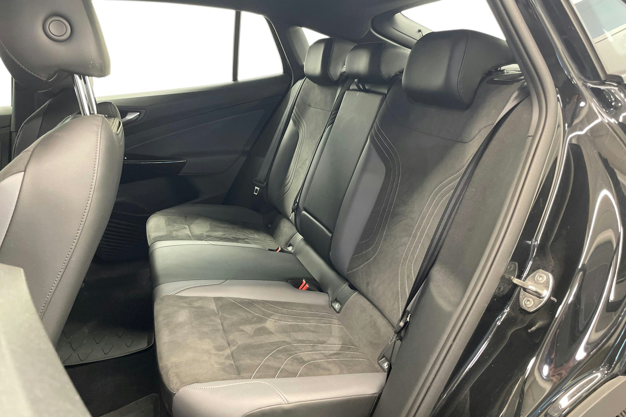 musta Volkswagen ID.5 2023 kuva 10.