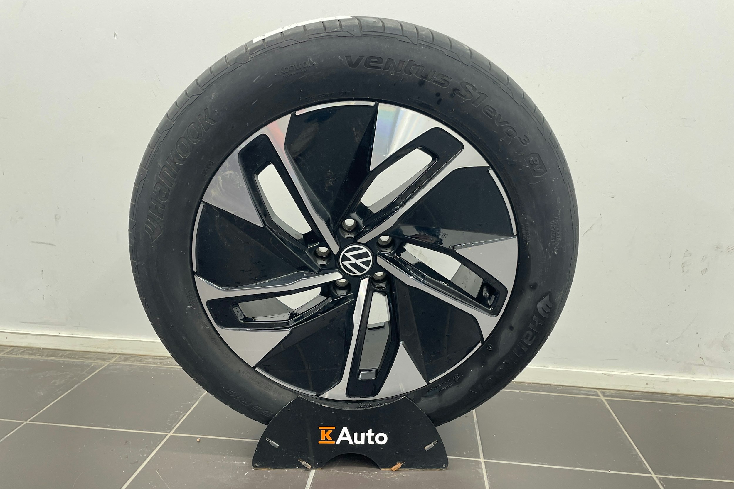 musta Volkswagen ID.5 2023 kuva 13.