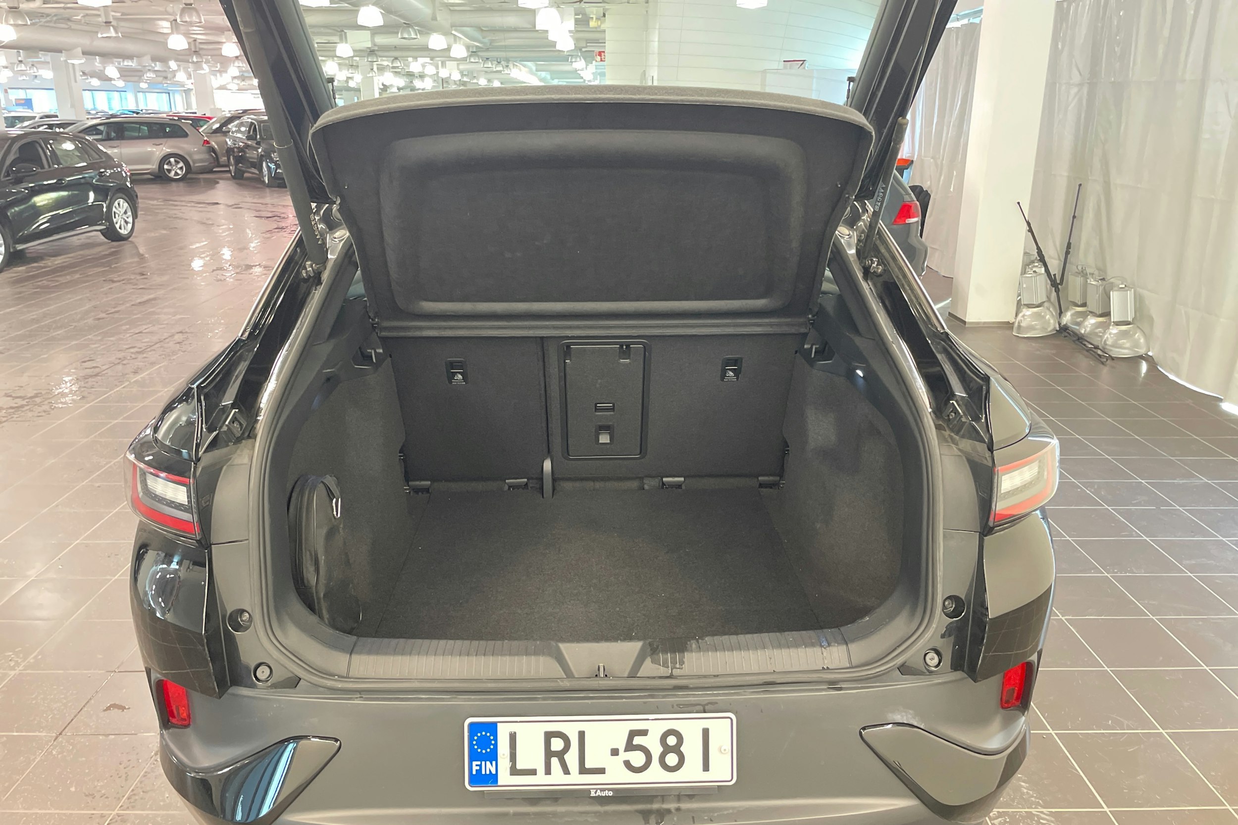 musta Volkswagen ID.5 2023 kuva 16.