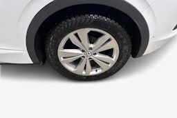 Valkoinen Volkswagen ID.5 2023 kuva 11.