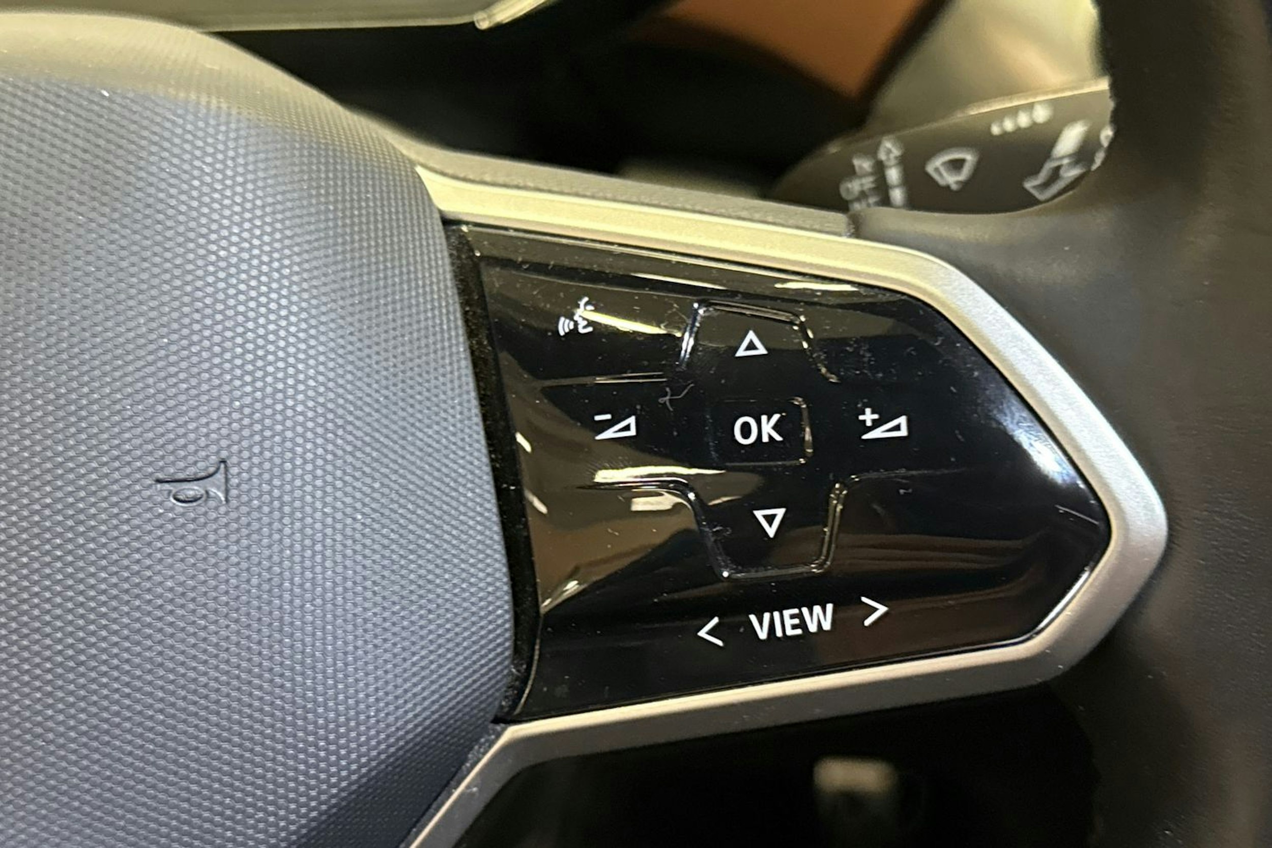 Valkoinen Volkswagen ID.5 2023 kuva 16.