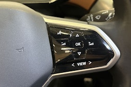 Valkoinen Volkswagen ID.5 2023 kuva 16.