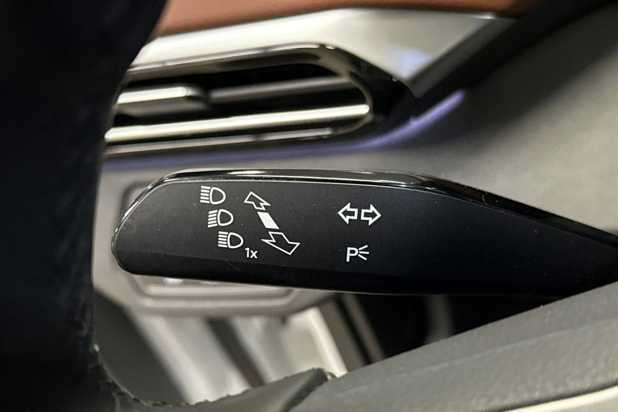 Valkoinen Volkswagen ID.5 2023 kuva 17.