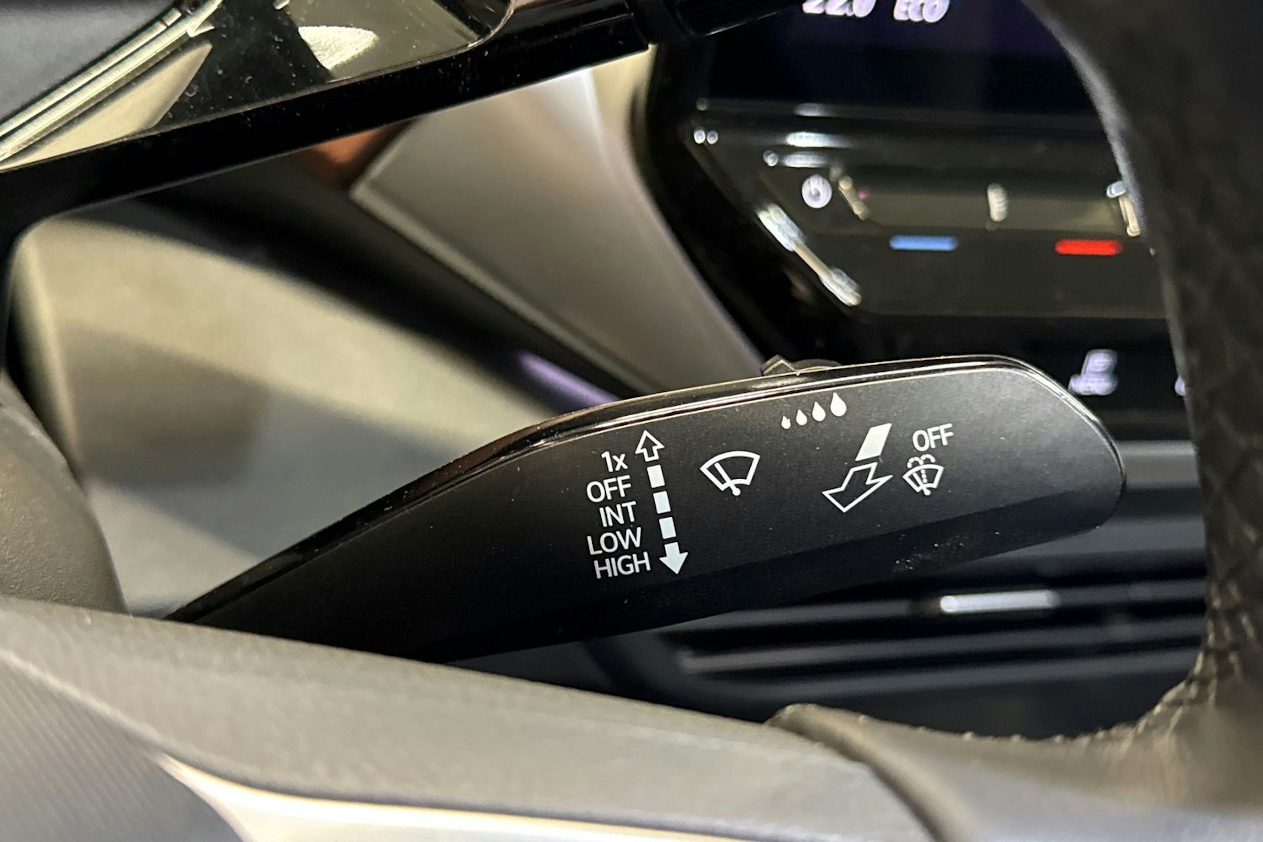 Valkoinen Volkswagen ID.5 2023 kuva 18.