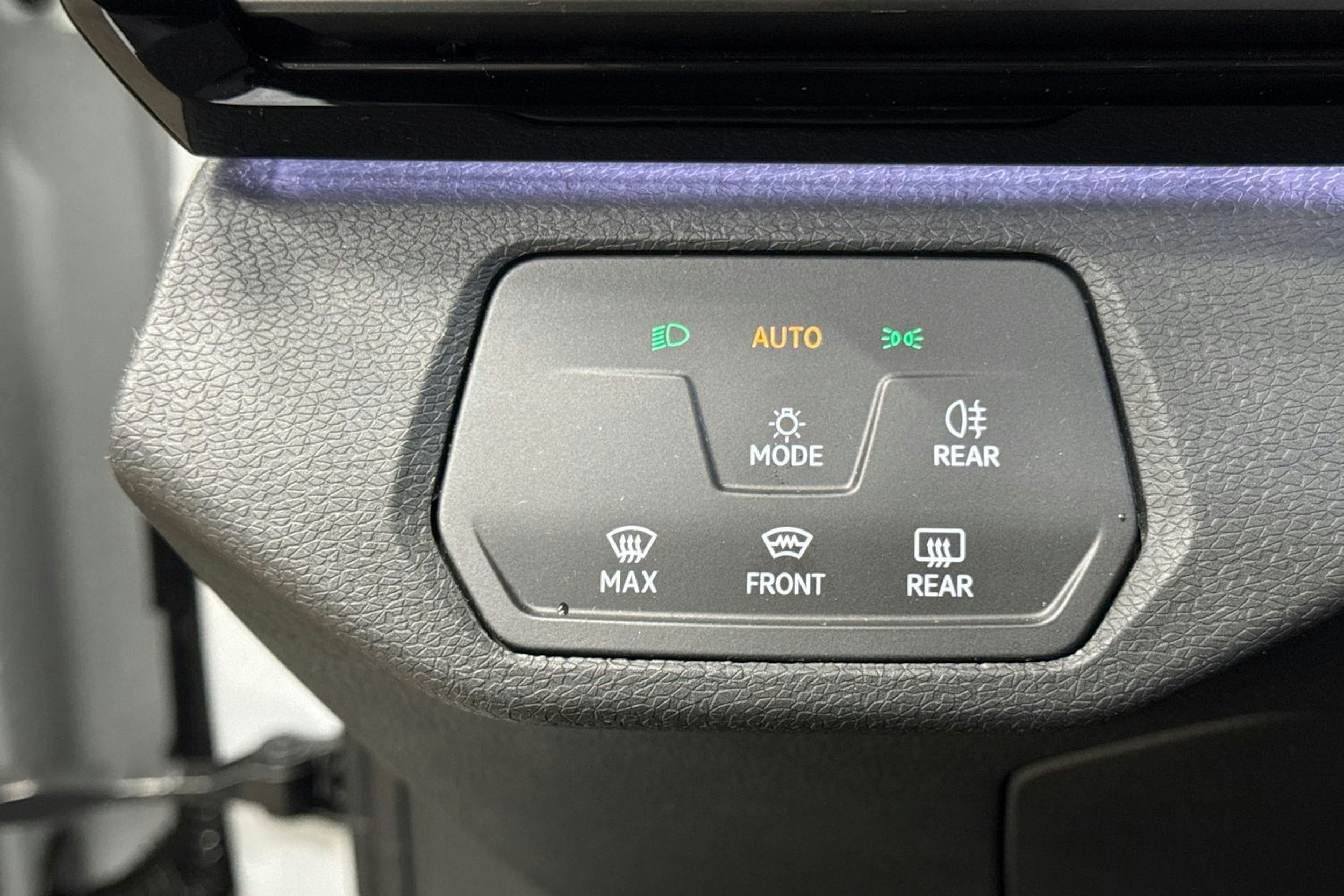 Valkoinen Volkswagen ID.5 2023 kuva 19.