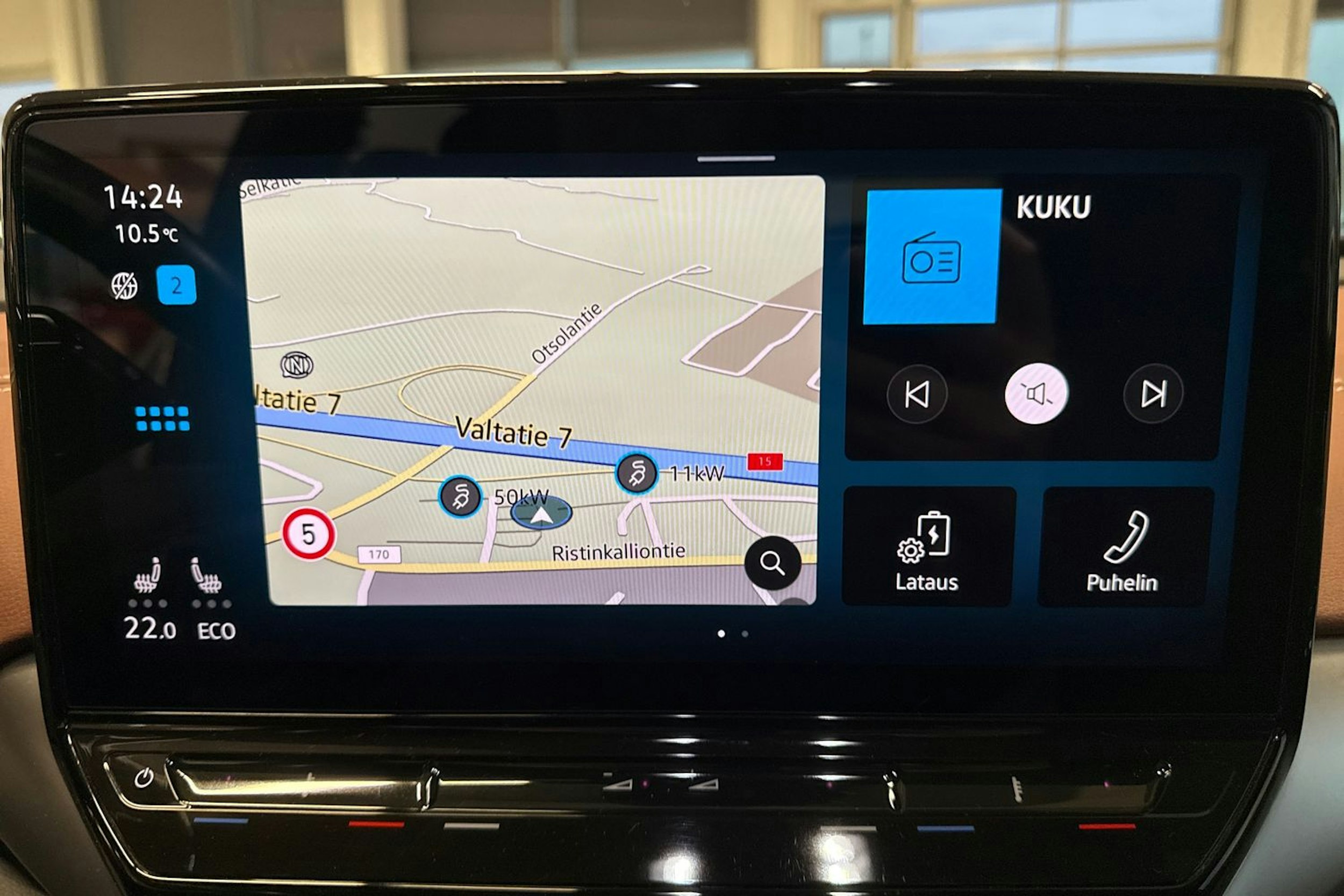 Valkoinen Volkswagen ID.5 2023 kuva 22.