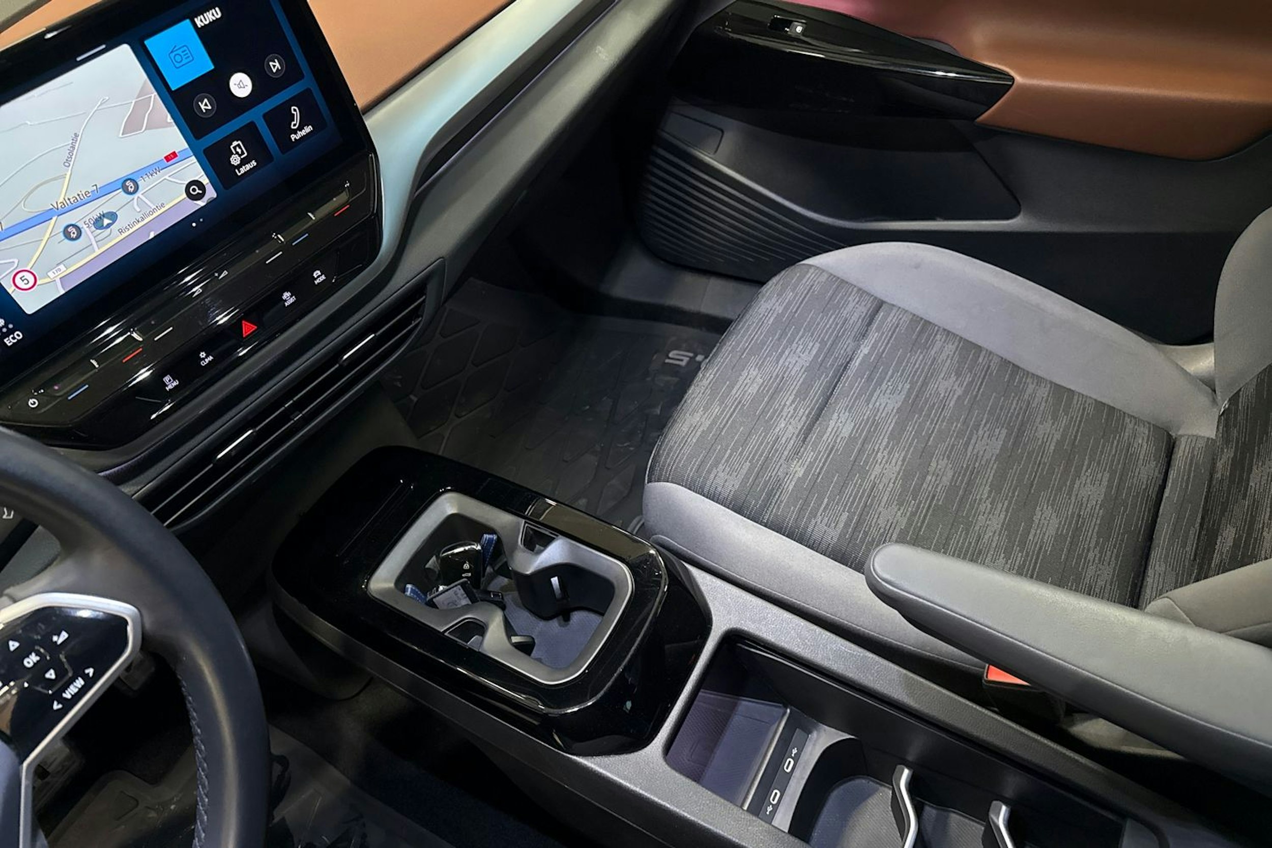 Valkoinen Volkswagen ID.5 2023 kuva 33.