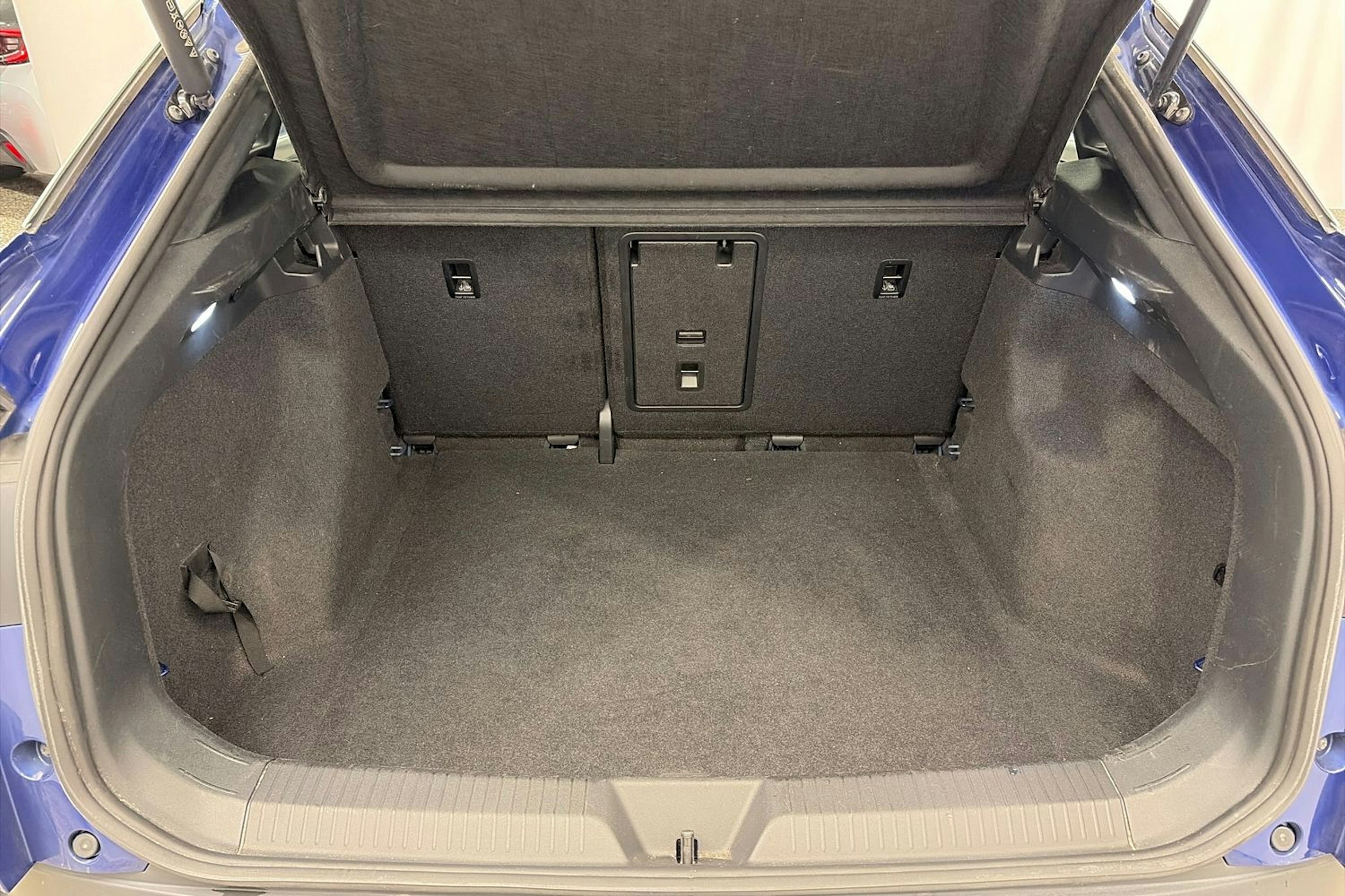 Sininen Volkswagen ID.5 2023 kuva 14.