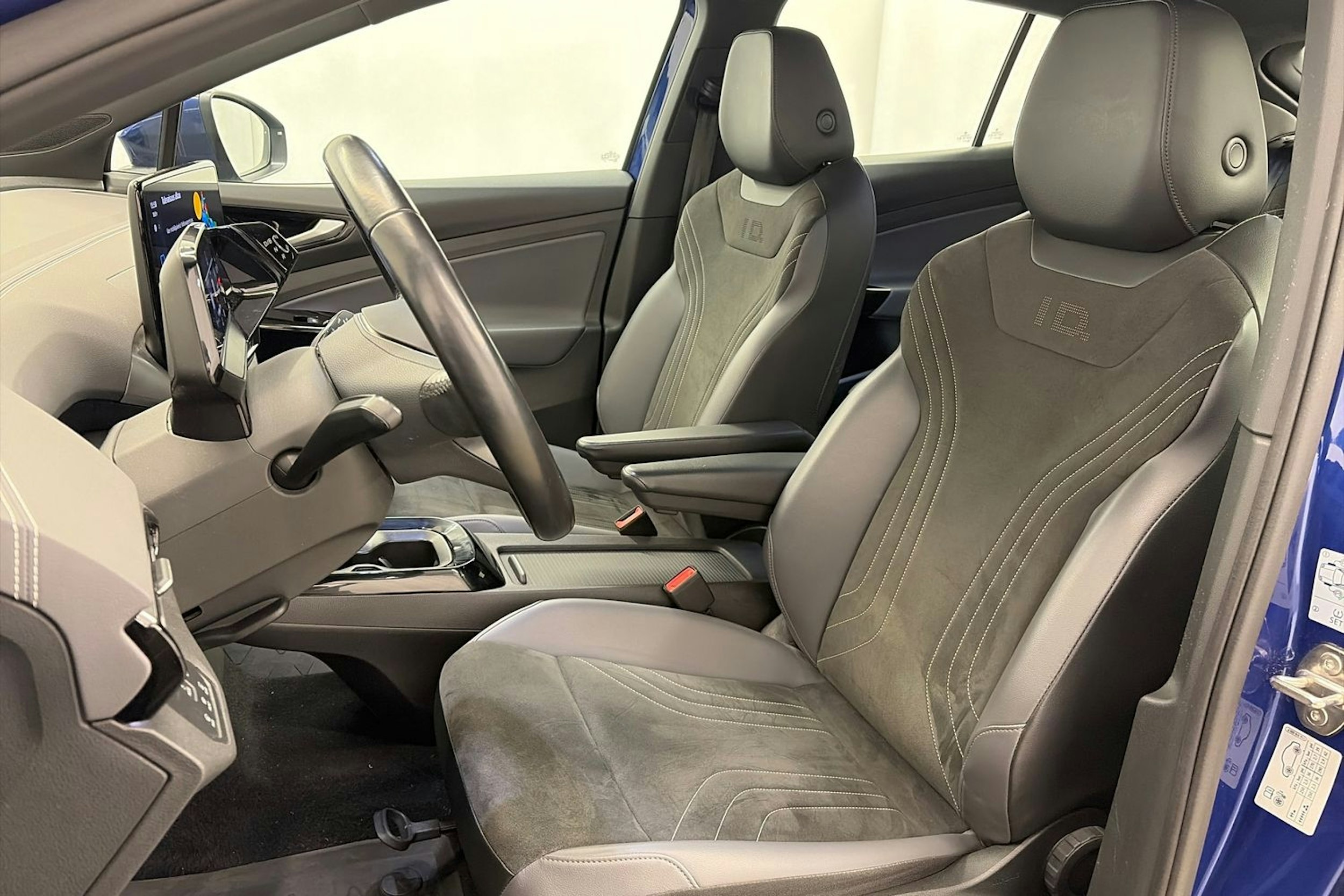 Sininen Volkswagen ID.5 2023 kuva 16.