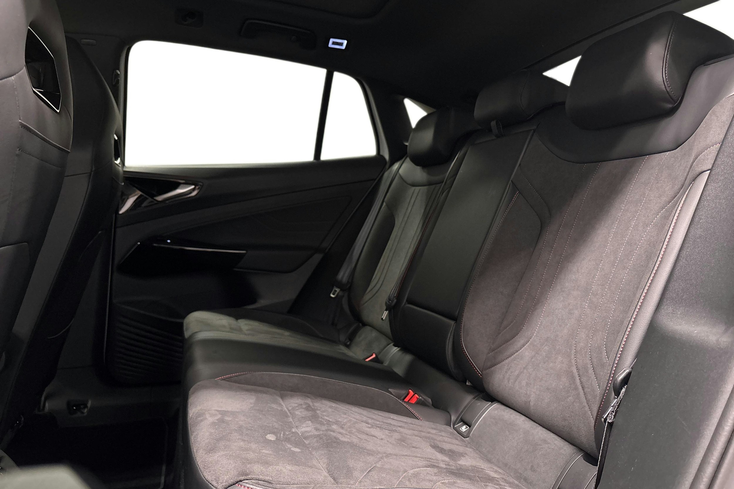 valkoinen Volkswagen ID.5 2024 kuva 10.