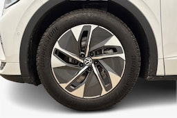 valkoinen Volkswagen ID.5 2024 kuva 11.