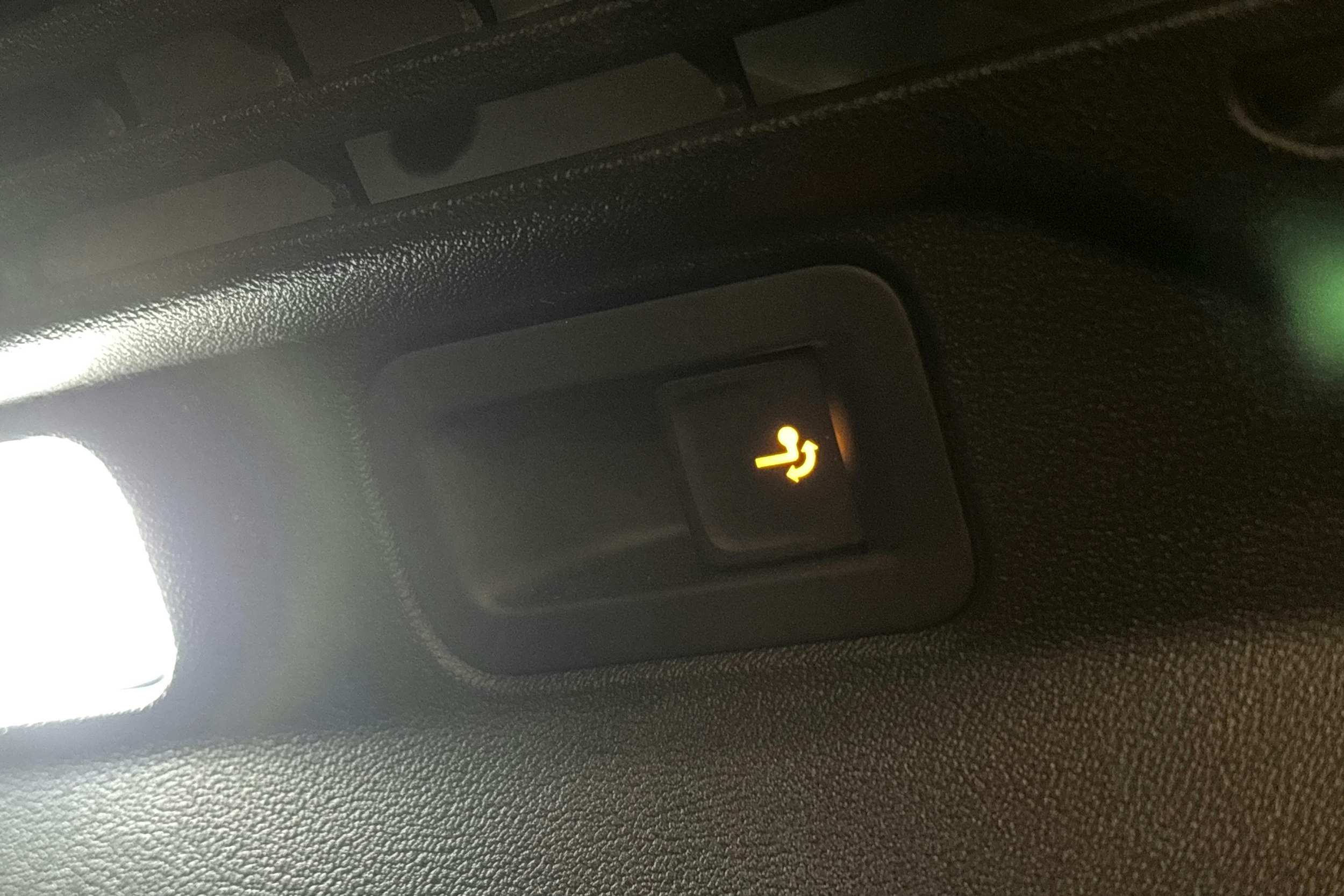 valkoinen Volkswagen ID.5 2024 kuva 16.