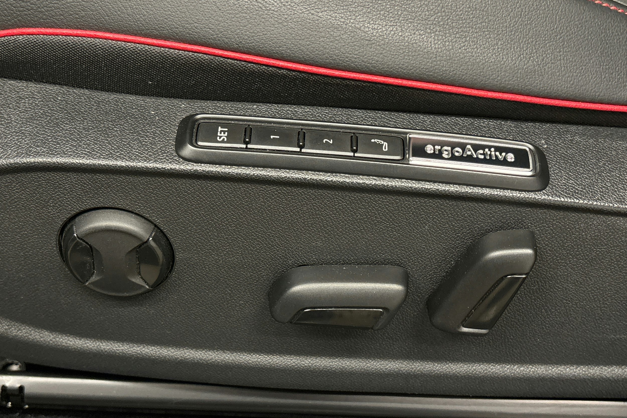 valkoinen Volkswagen ID.5 2024 kuva 19.