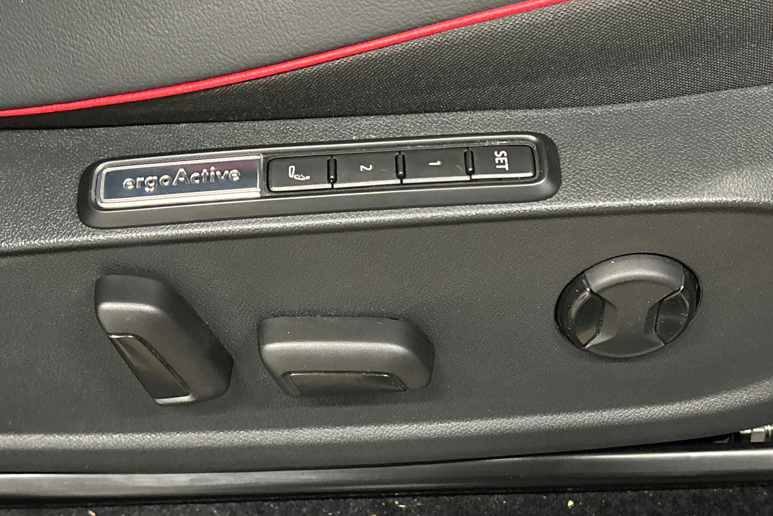 valkoinen Volkswagen ID.5 2024 kuva 20.