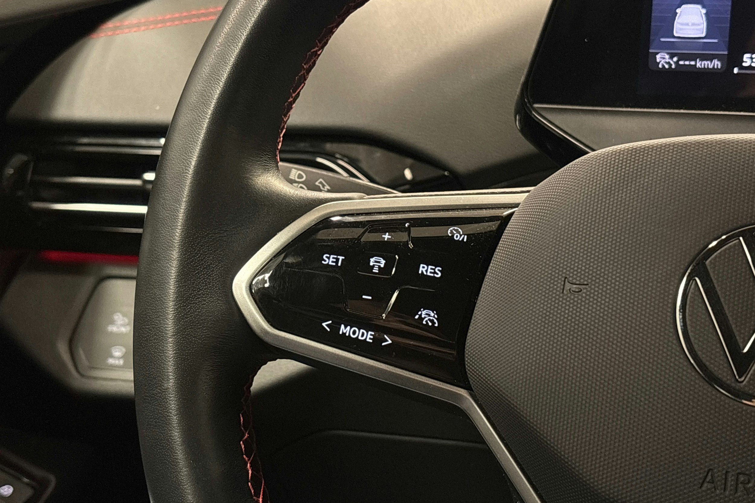 valkoinen Volkswagen ID.5 2024 kuva 22.