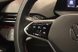 valkoinen Volkswagen ID.5 2024 kuva 22.