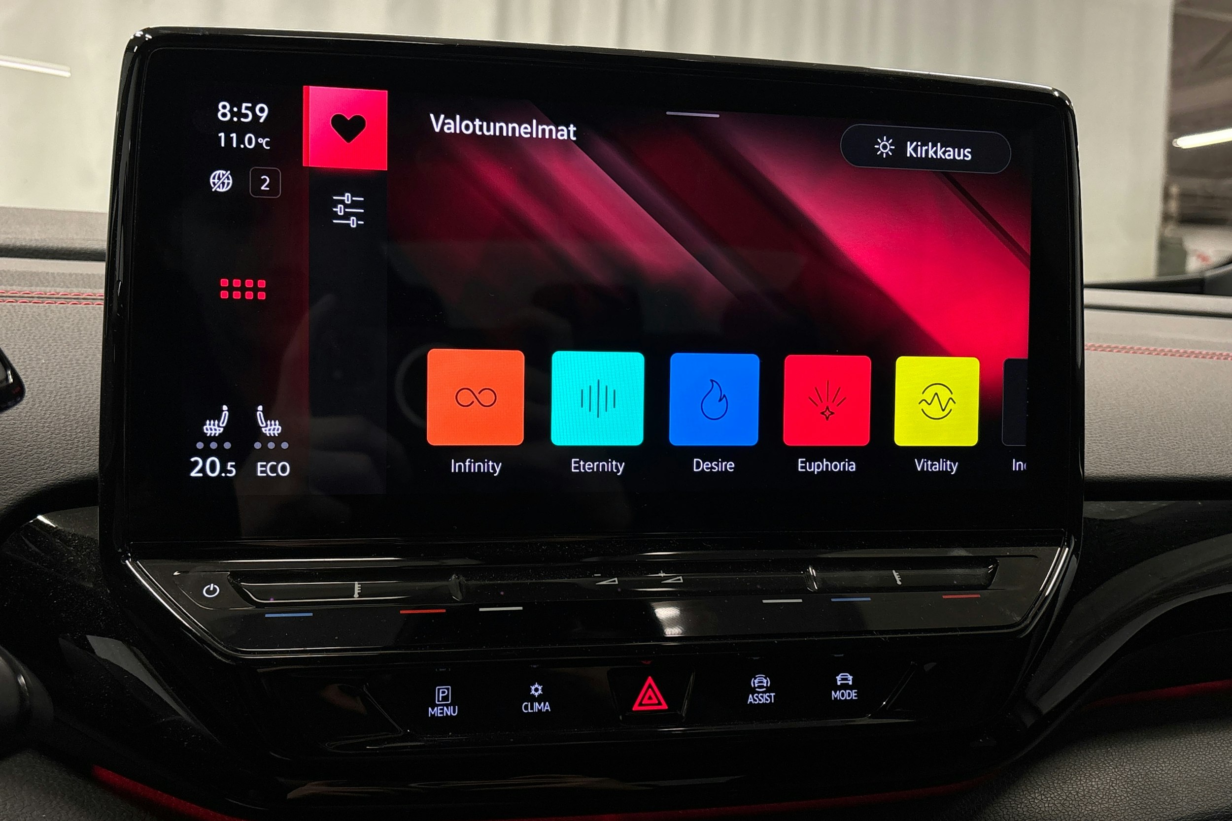 valkoinen Volkswagen ID.5 2024 kuva 28.