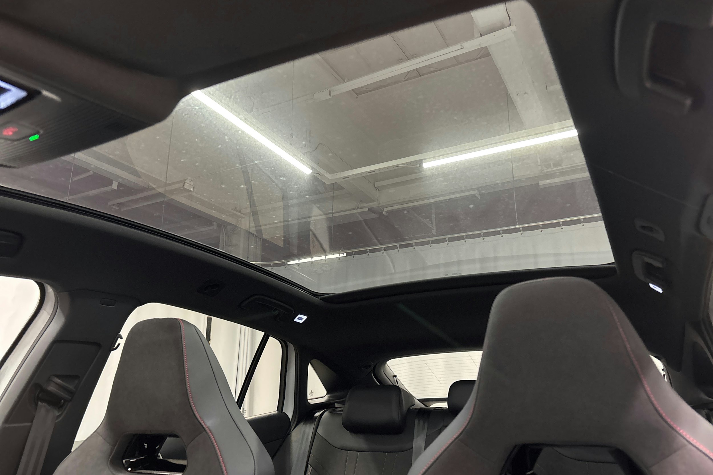 valkoinen Volkswagen ID.5 2024 kuva 33.