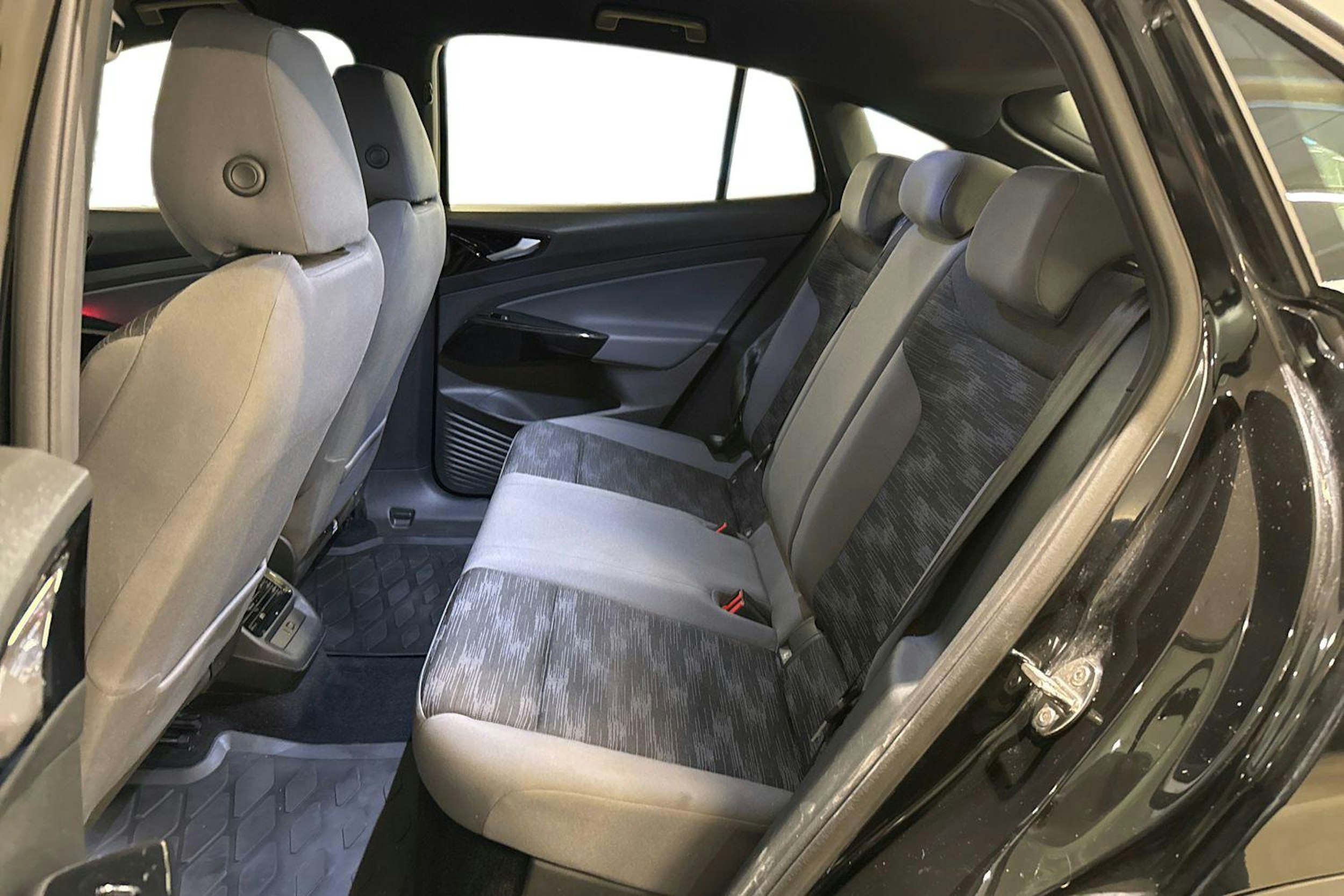 musta Volkswagen ID.5 2023 kuva 8.