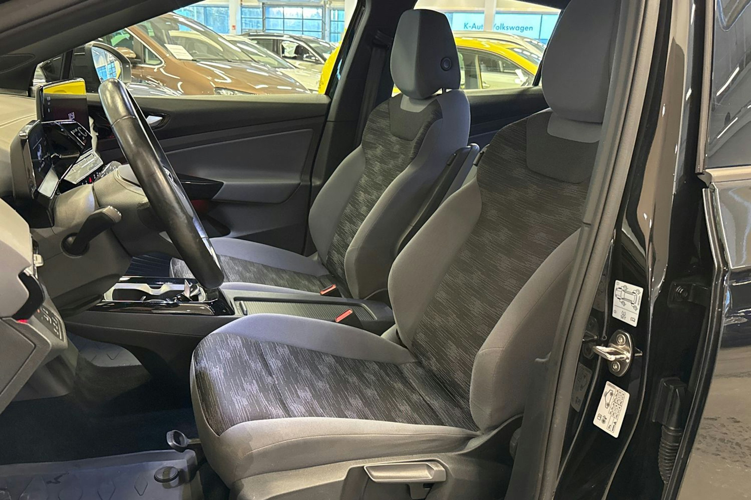 musta Volkswagen ID.5 2023 kuva 15.