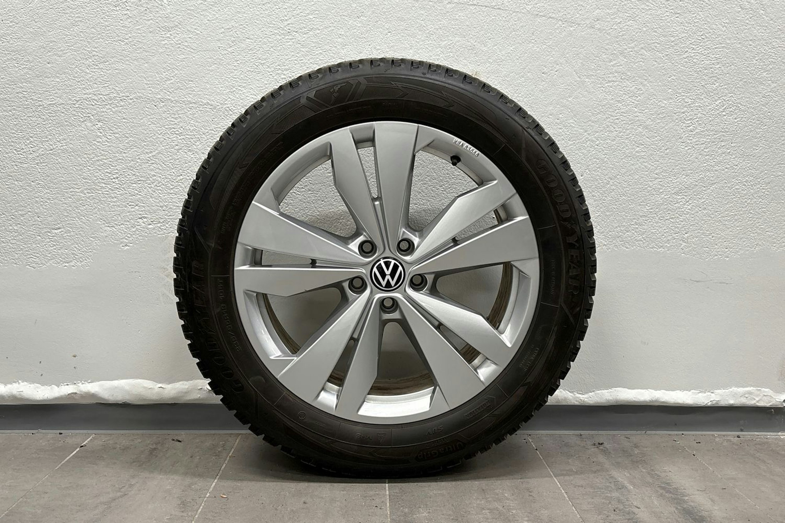 sininen Volkswagen ID.5 2023 kuva 10.