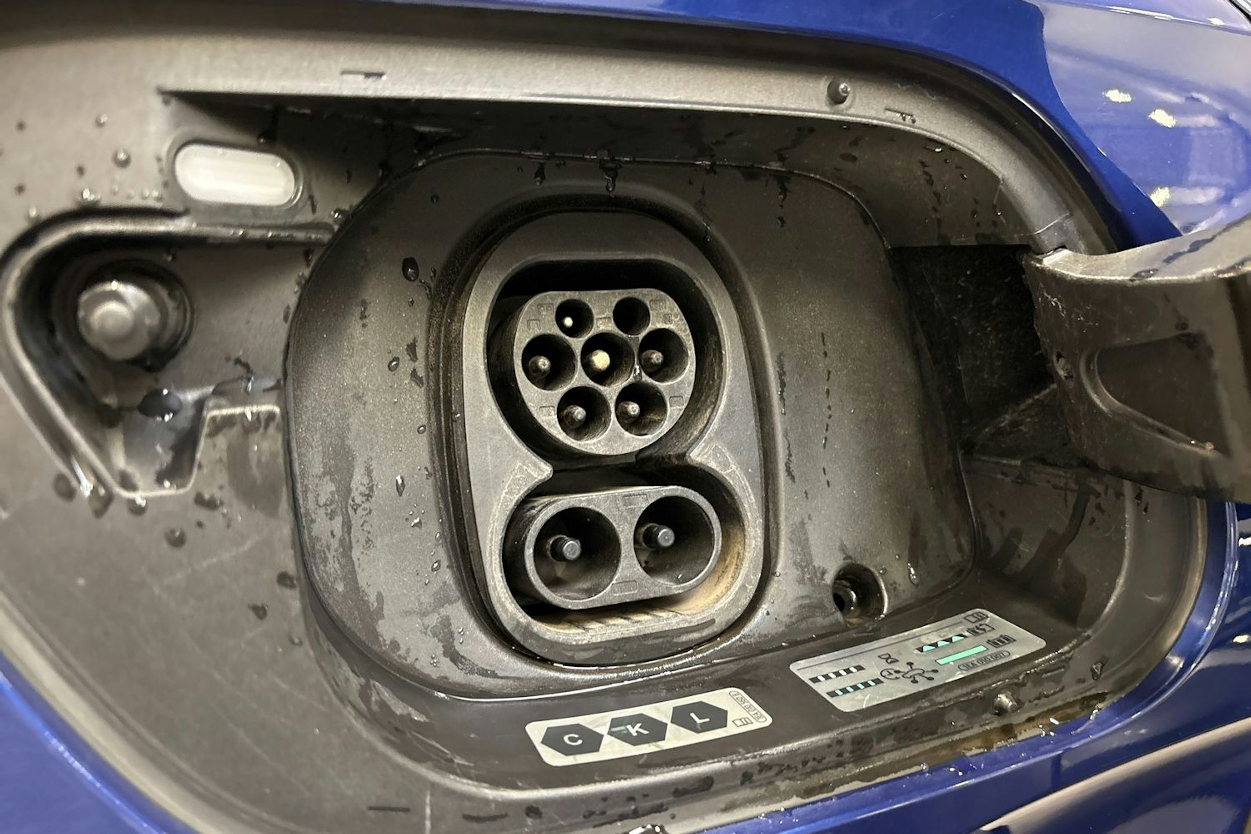sininen Volkswagen ID.5 2023 kuva 15.