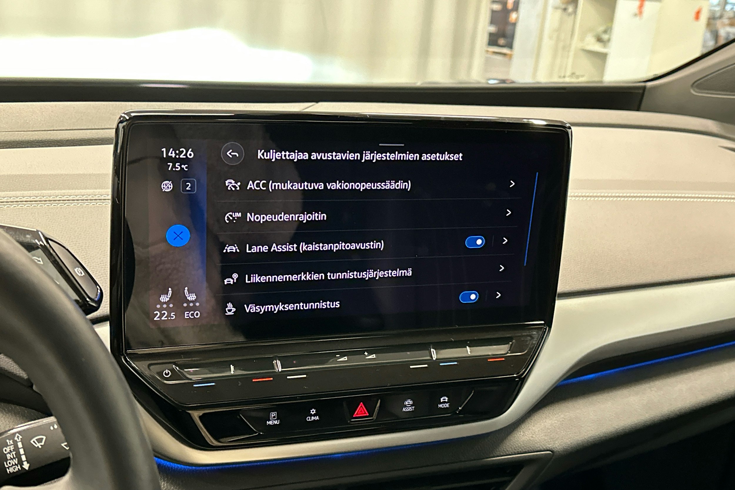 sininen Volkswagen ID.5 2023 kuva 19.