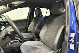 sininen Volkswagen ID.5 2023 kuva 22.