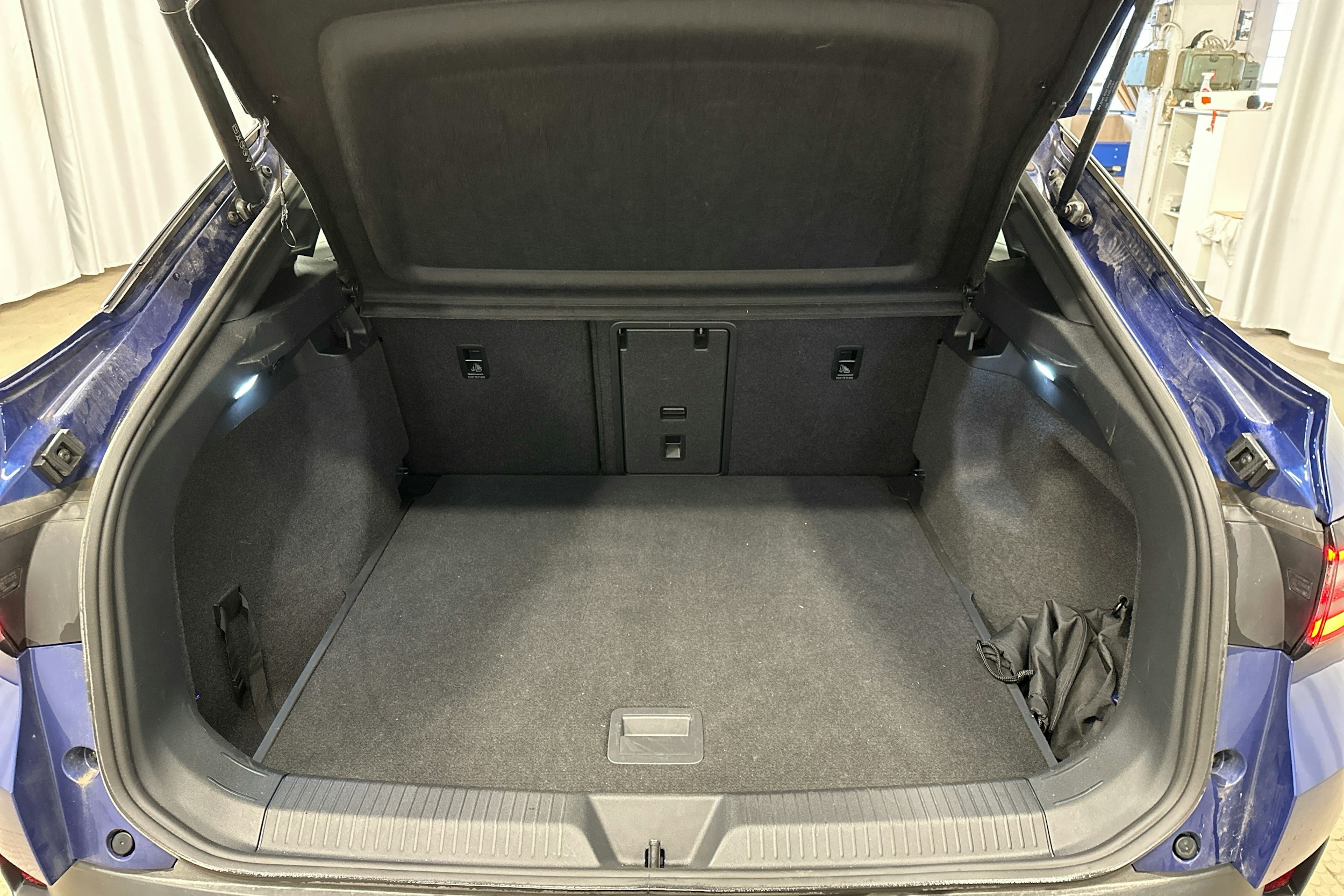 sininen Volkswagen ID.5 2023 kuva 24.
