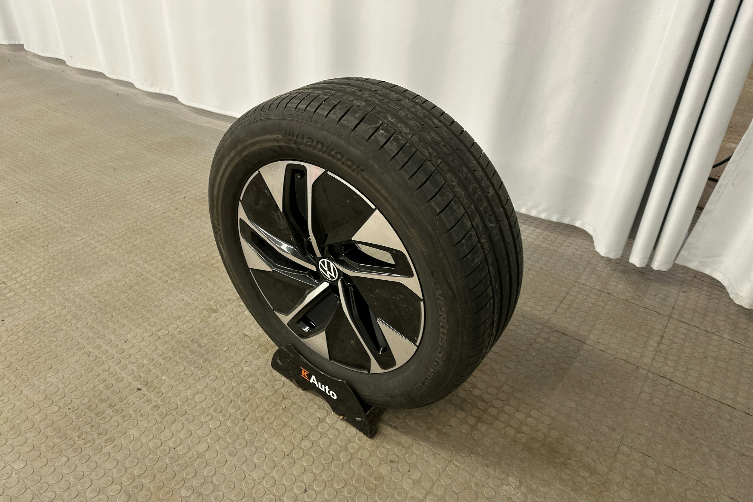 sininen Volkswagen ID.5 2023 kuva 25.