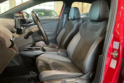 punainen Volkswagen ID.5 2023 kuva 11.