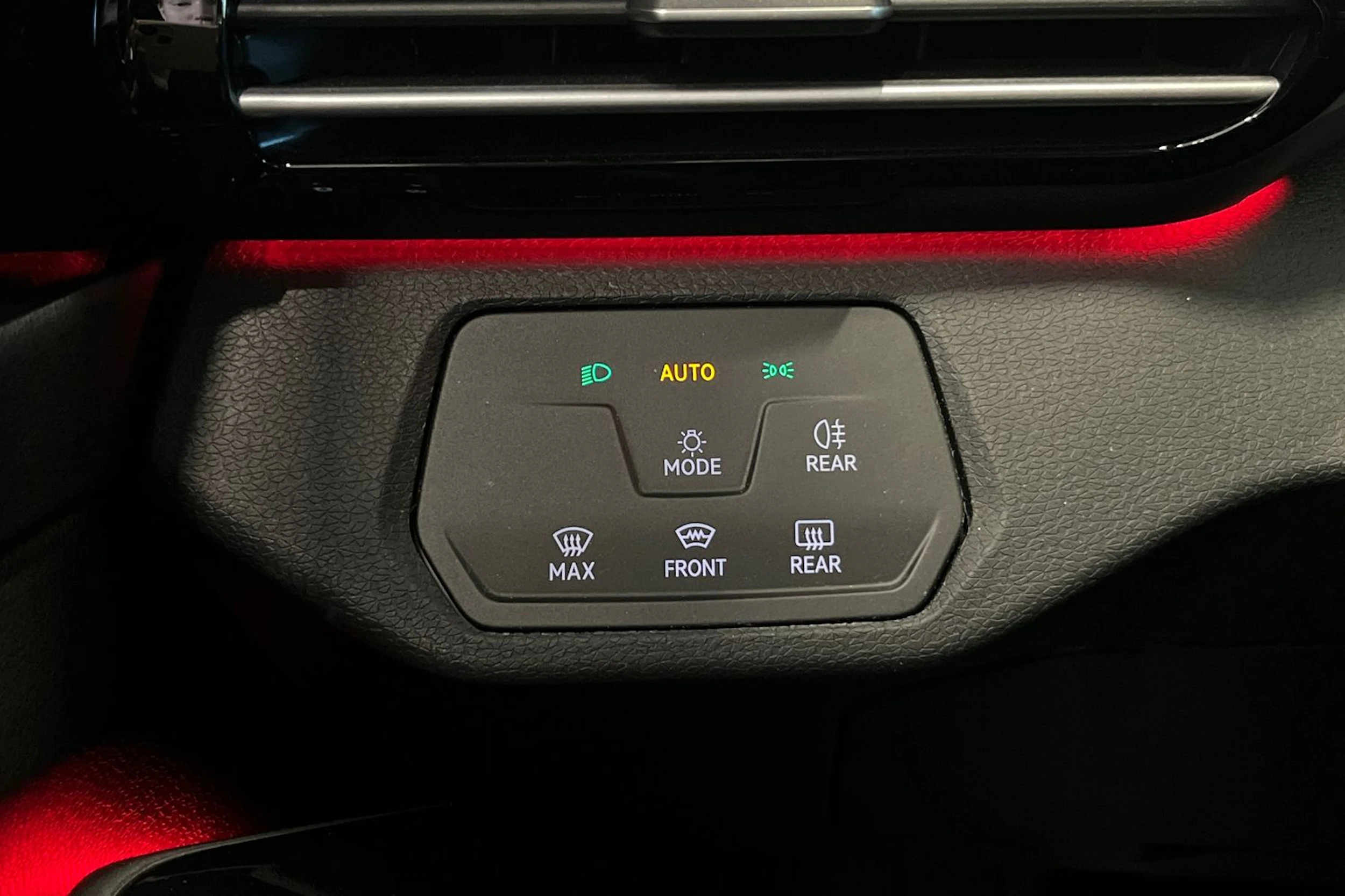 punainen Volkswagen ID.5 2023 kuva 28.