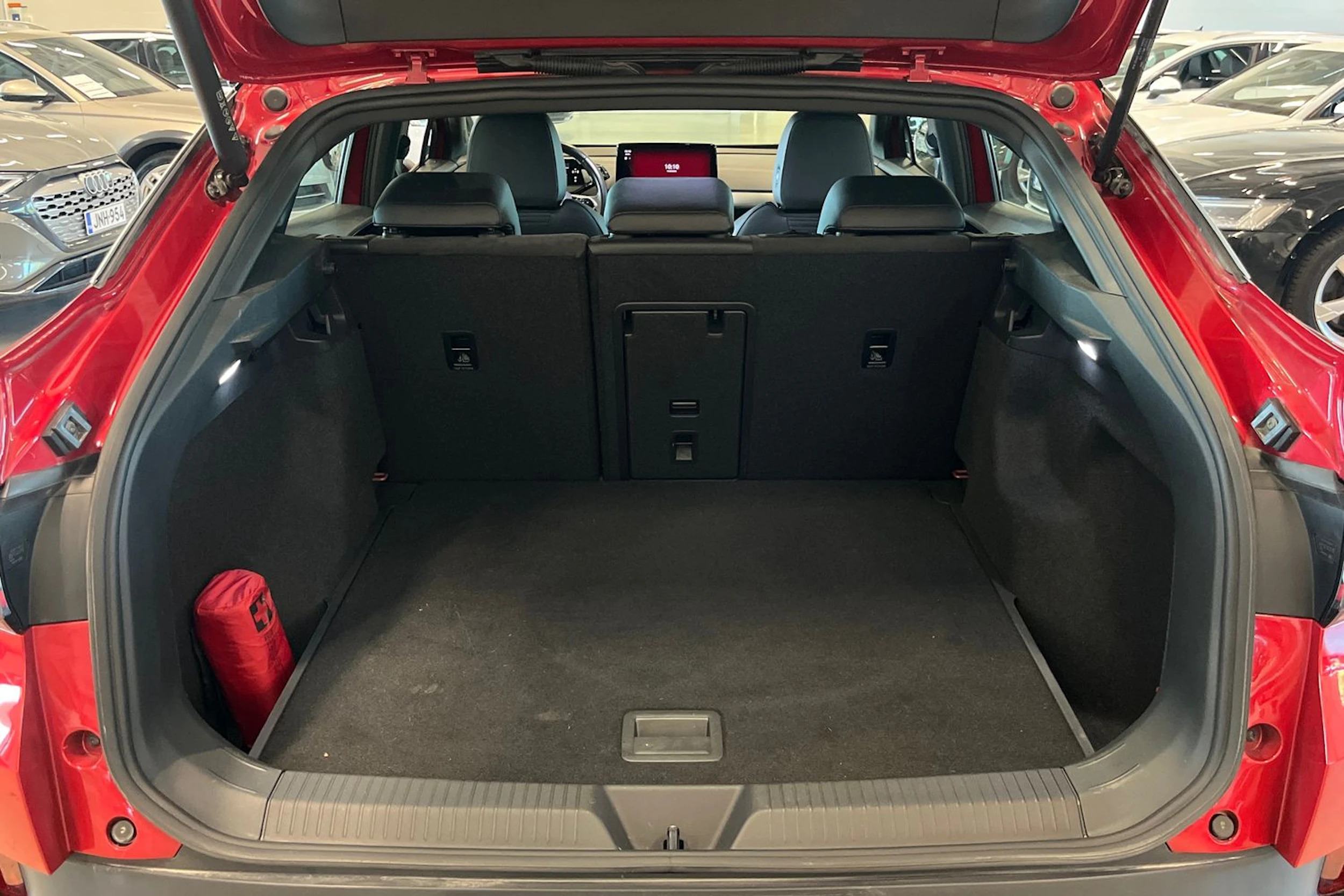 punainen Volkswagen ID.5 2023 kuva 29.