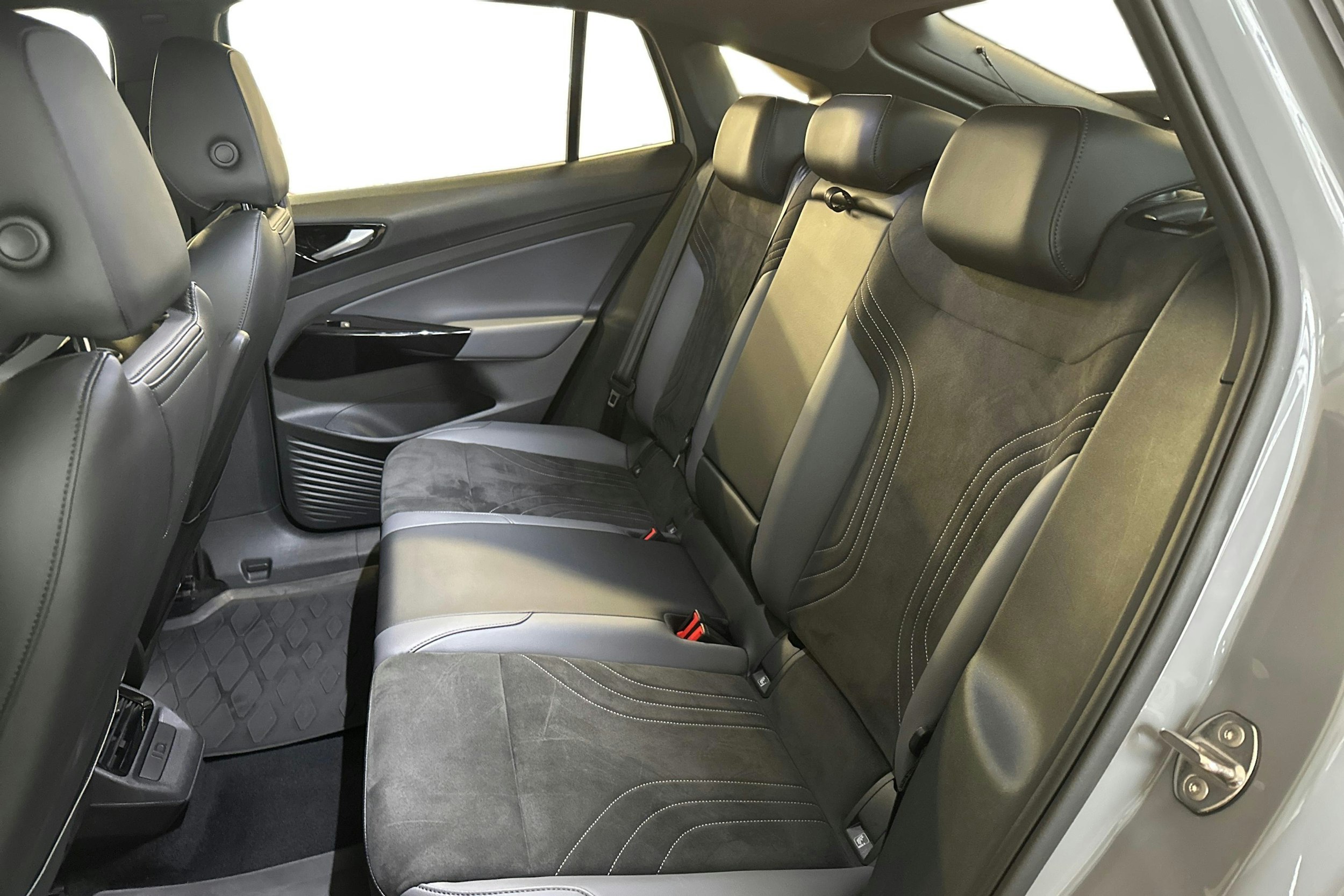 harmaa Volkswagen ID.5 2023 kuva 8.