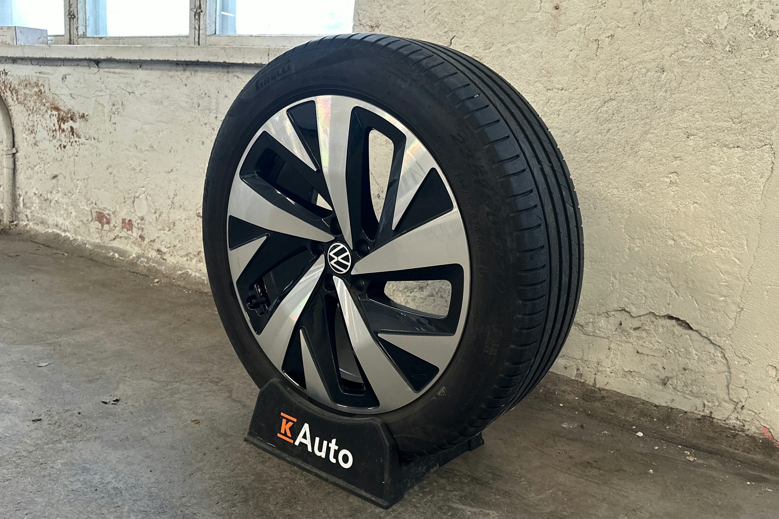 harmaa Volkswagen ID.5 2023 kuva 10.