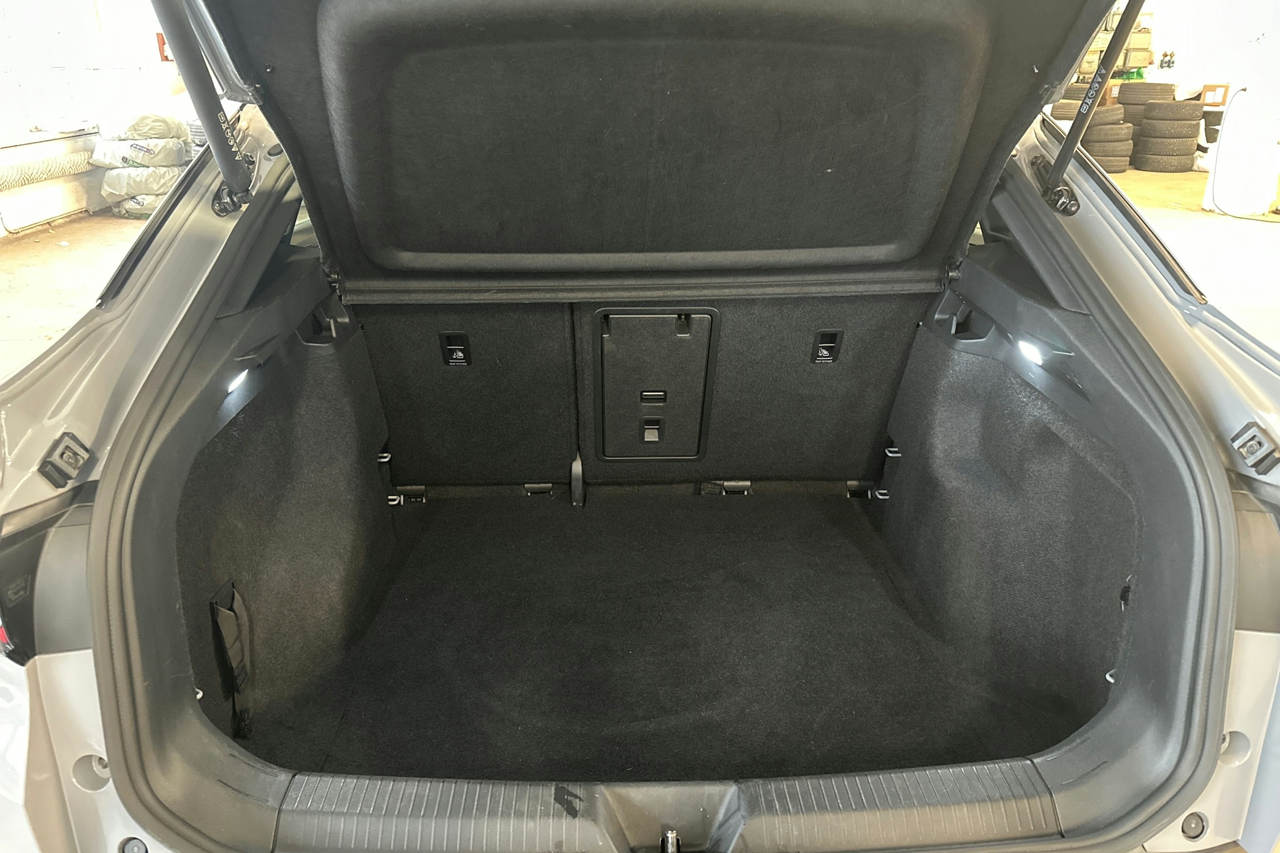 harmaa Volkswagen ID.5 2023 kuva 11.