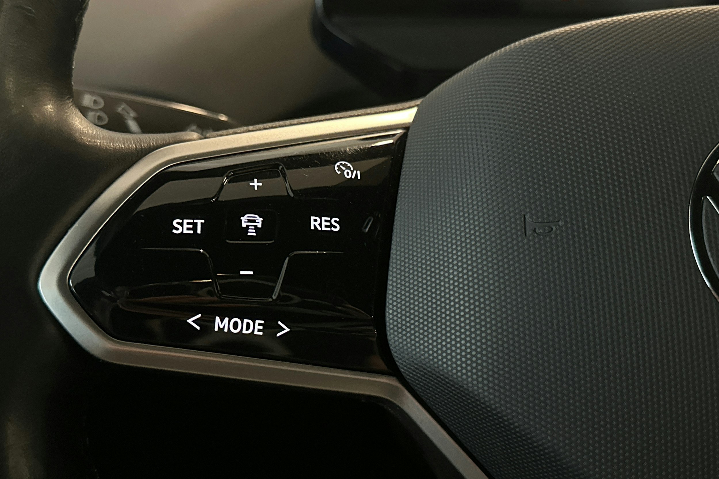 harmaa Volkswagen ID.5 2023 kuva 13.